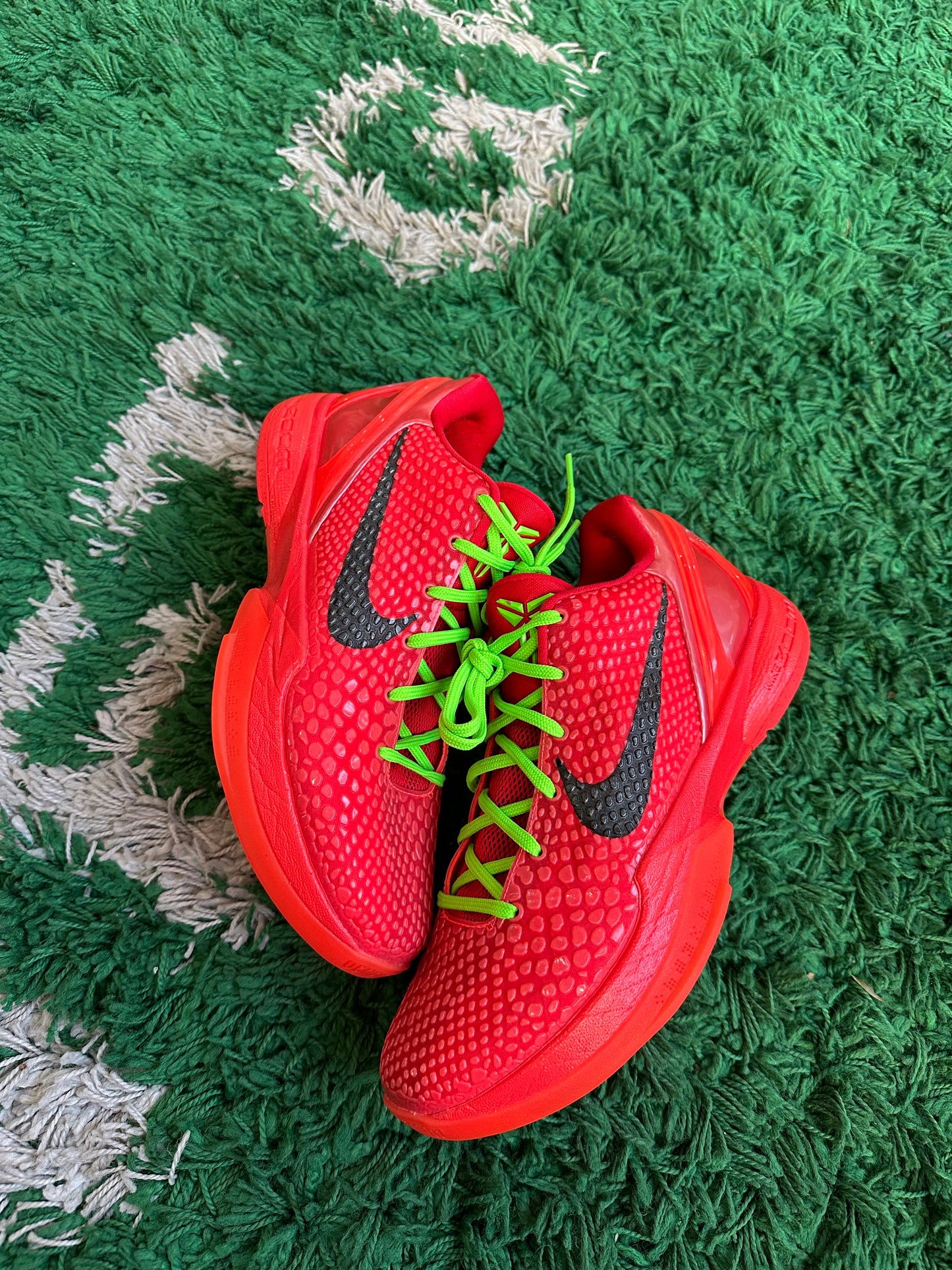 Kobe 6 Protro “Reverse Grinch”
