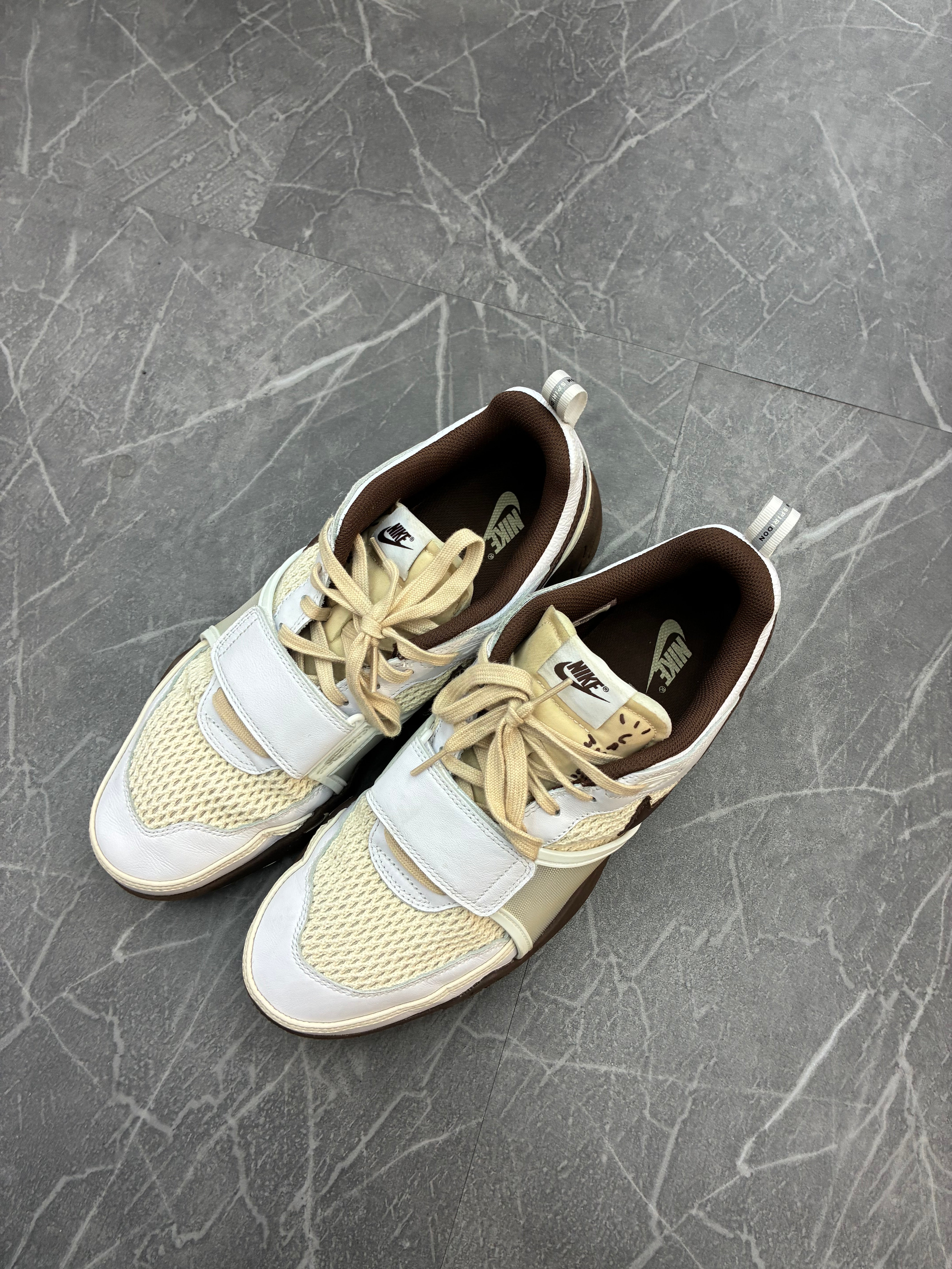 Travis Scott Zoom Field Jaxx “Light Chocolate”