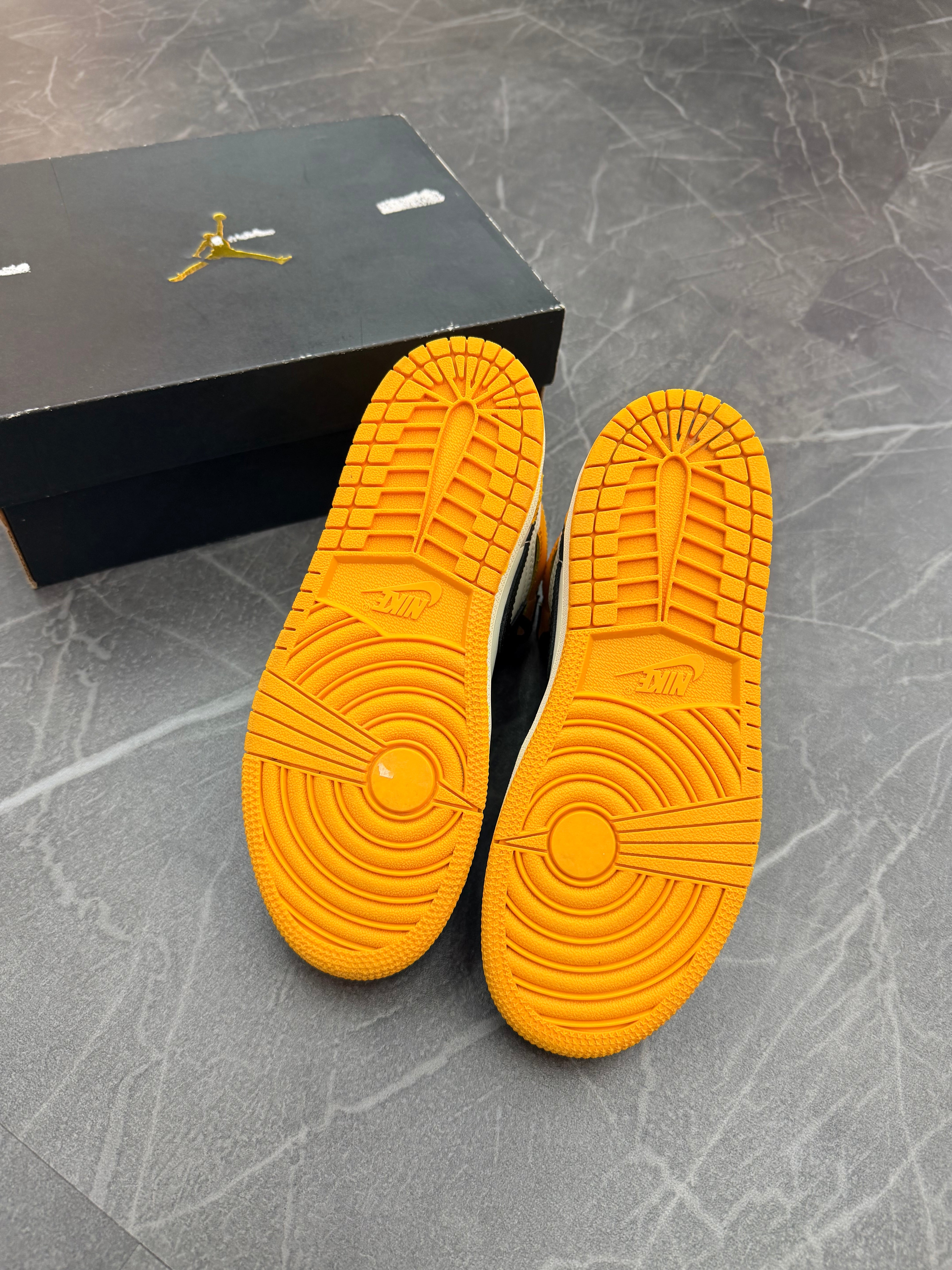 Jordan 1 High “Taxi”