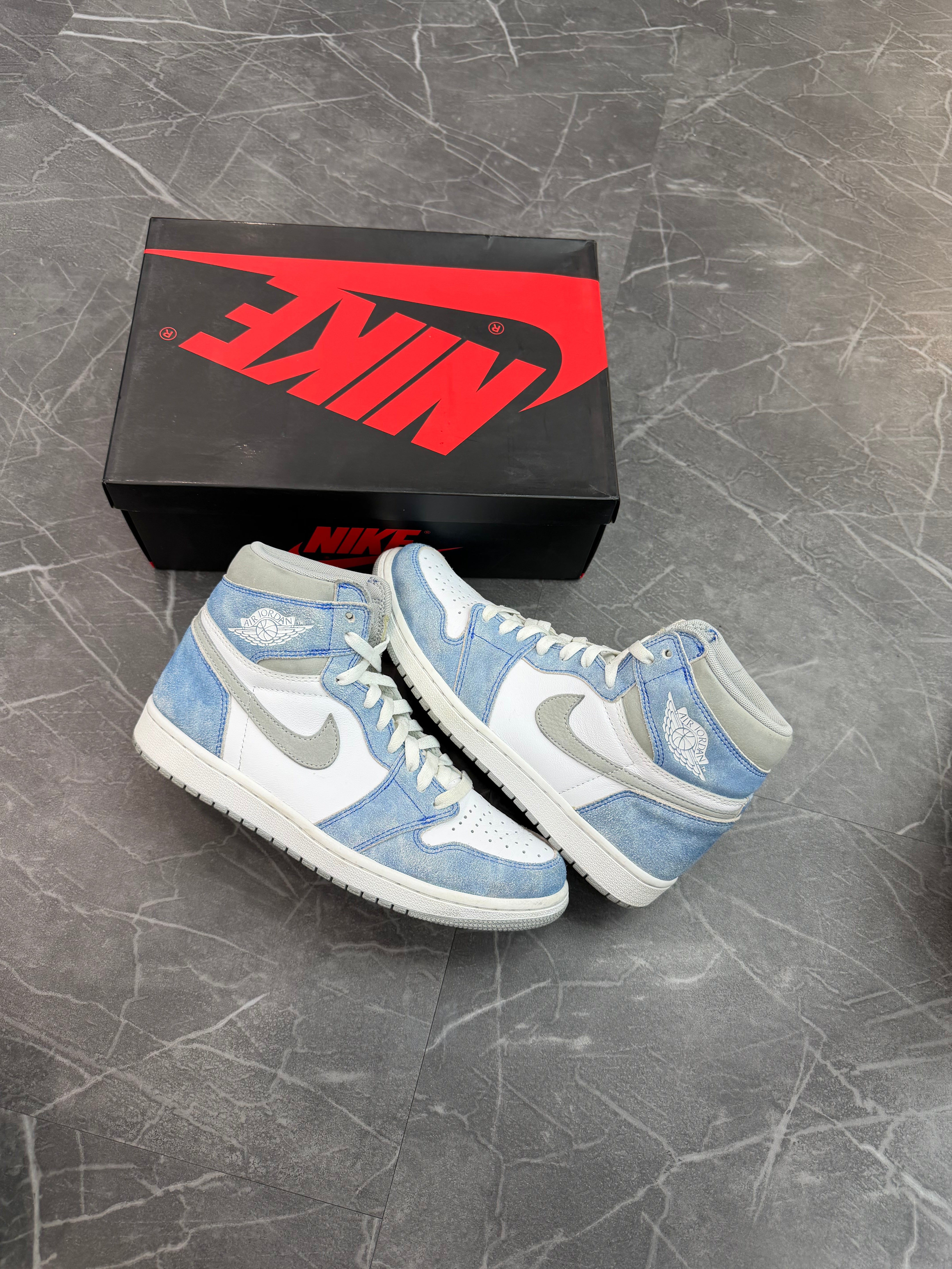 Jordan 1 High “Hyper Royal”