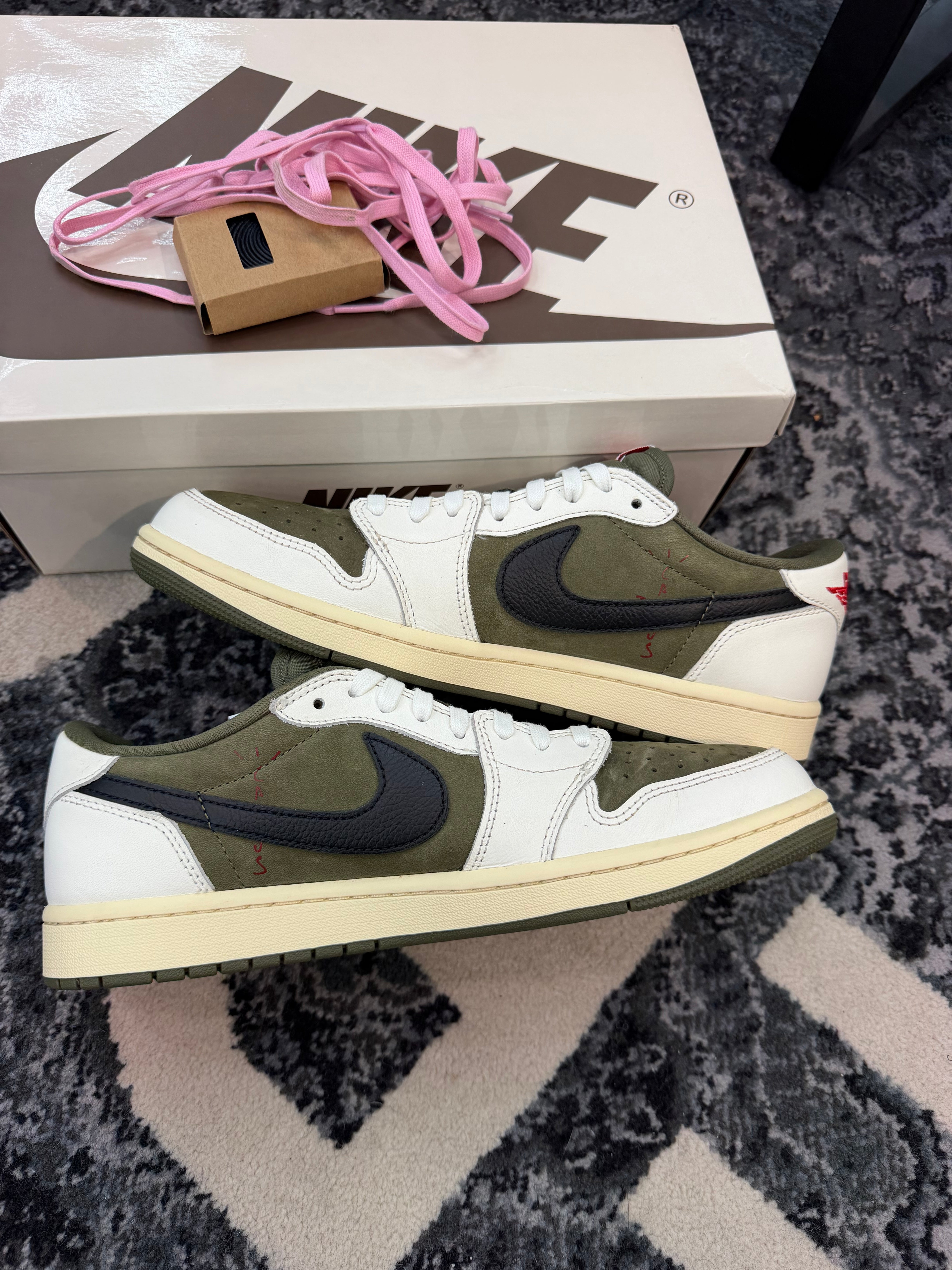 Jordan 1 Low x Travis Scott “Medium Olive”