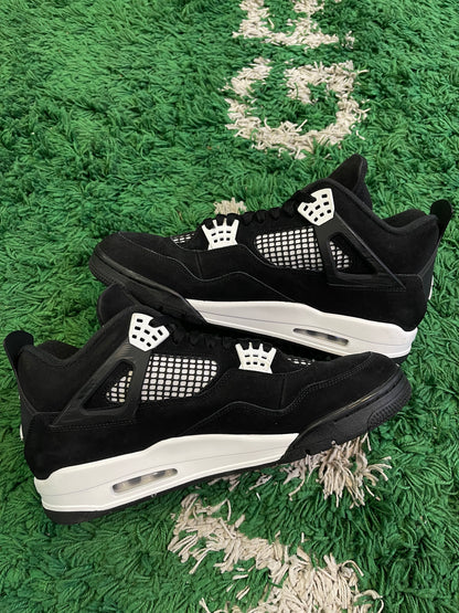 Jordan 4 “White Thunder”