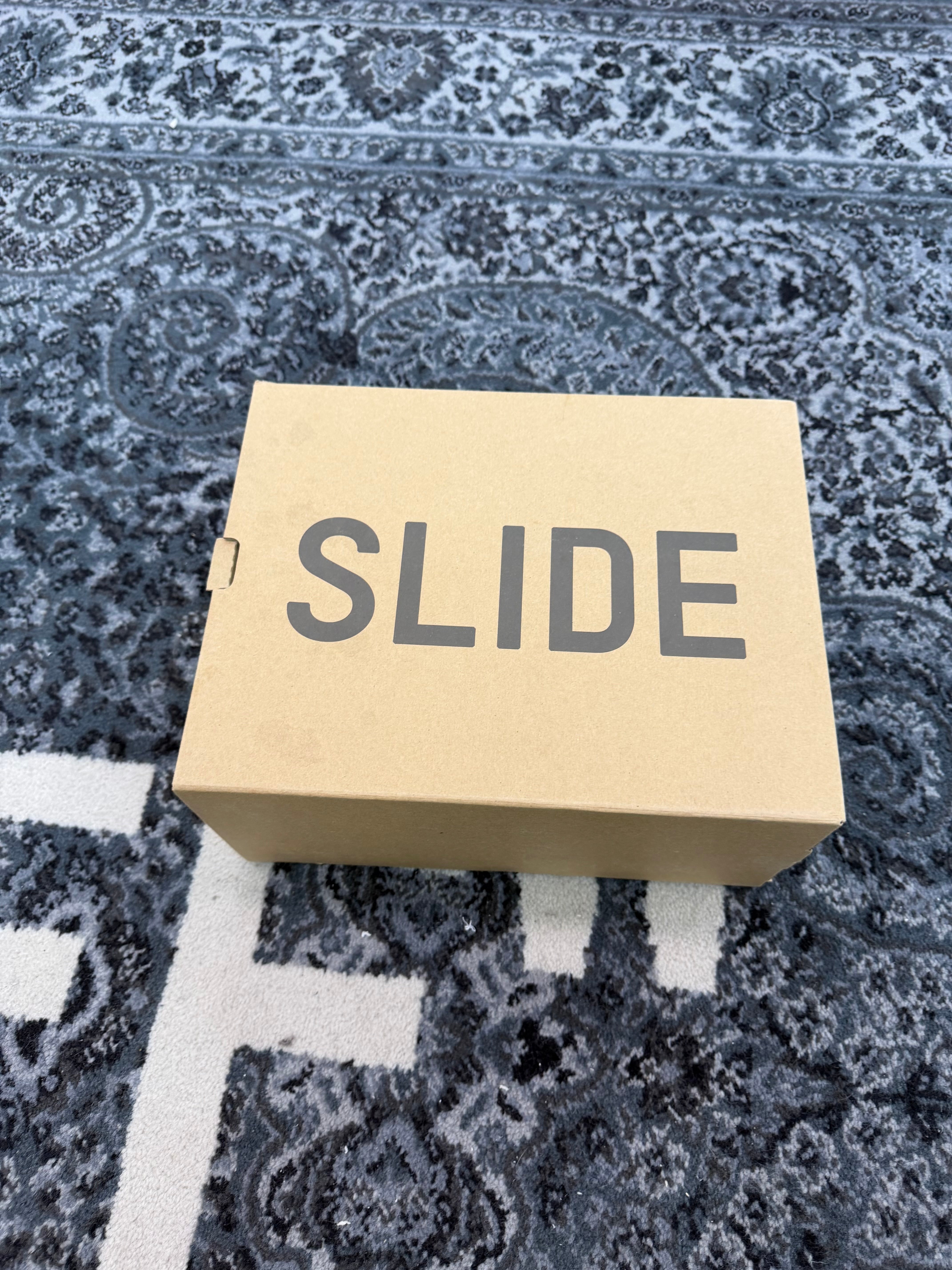 Yeezy Slide “Glow”