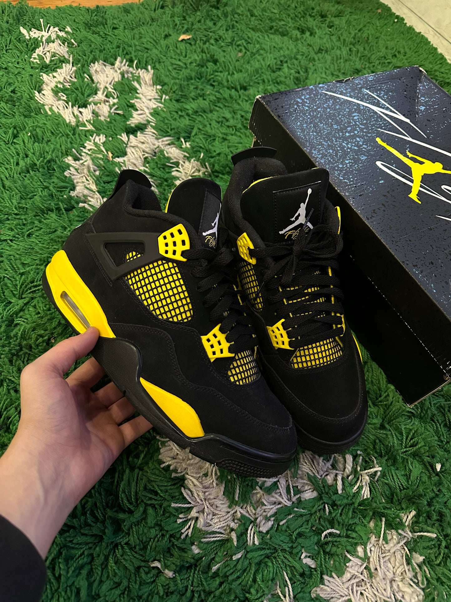 Jordan 4 “Thunder”