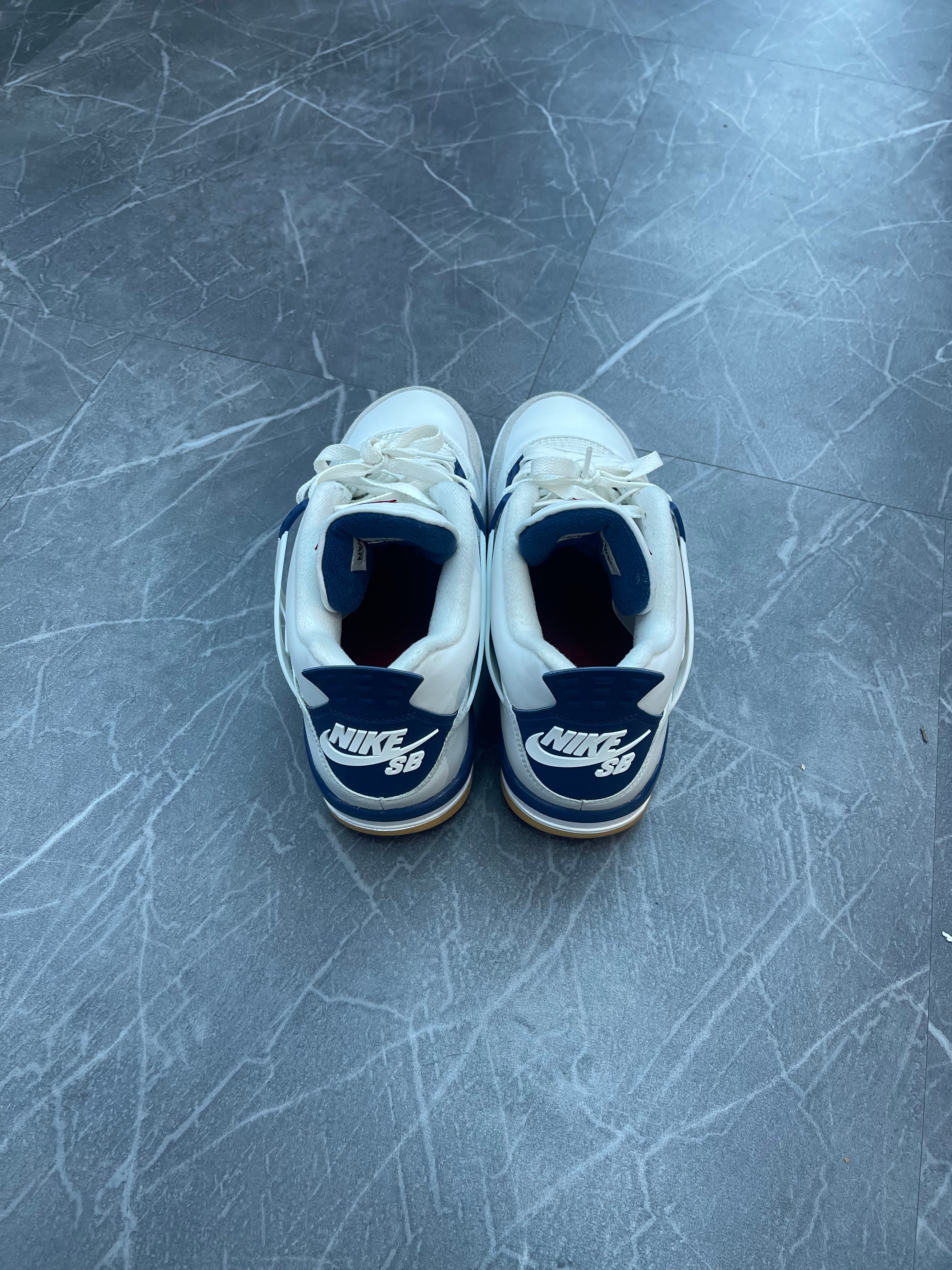 Jordan 4 SB “Navy”