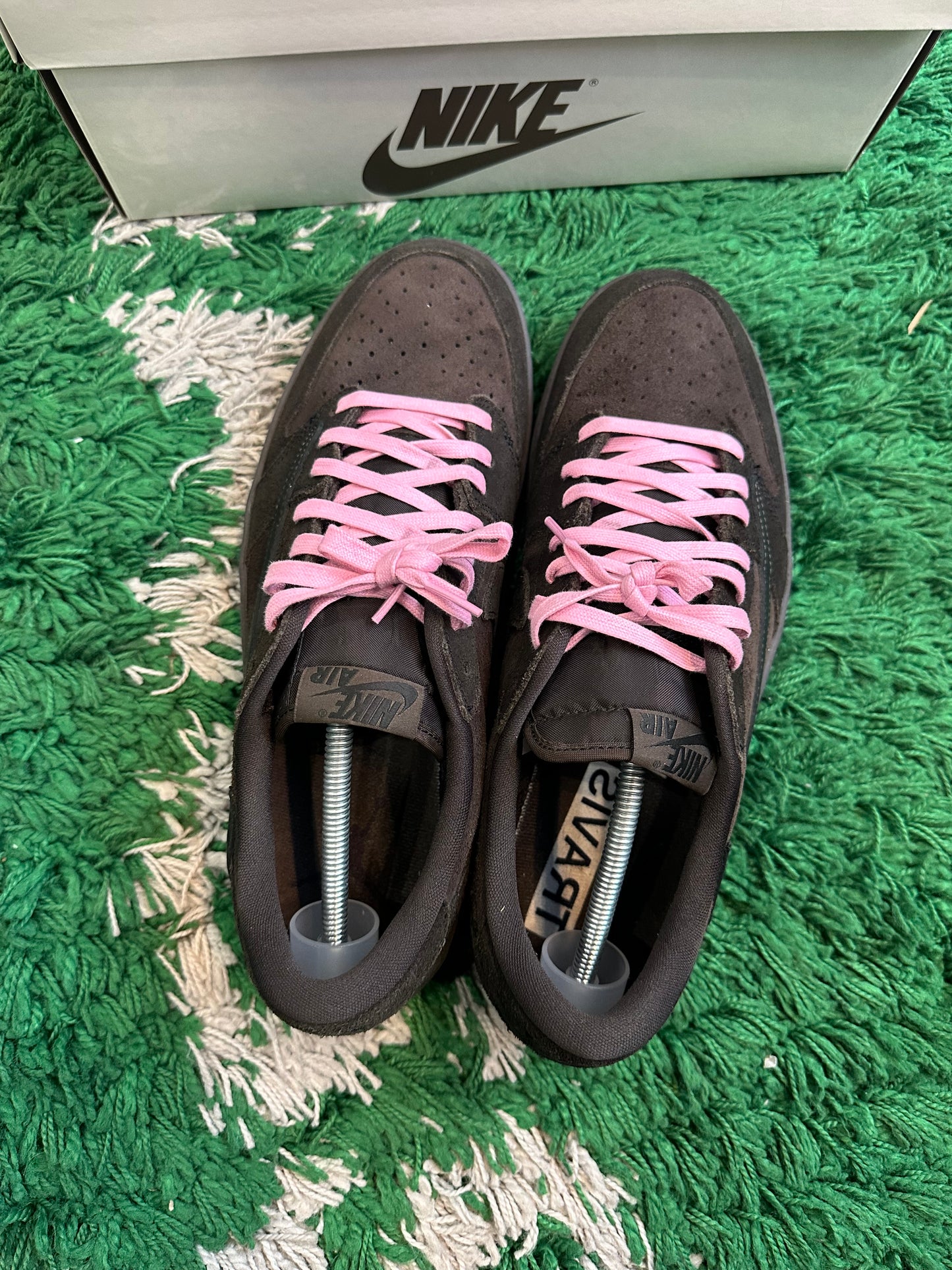 Jordan 1 Low Travis Scott “Velvet Brown”