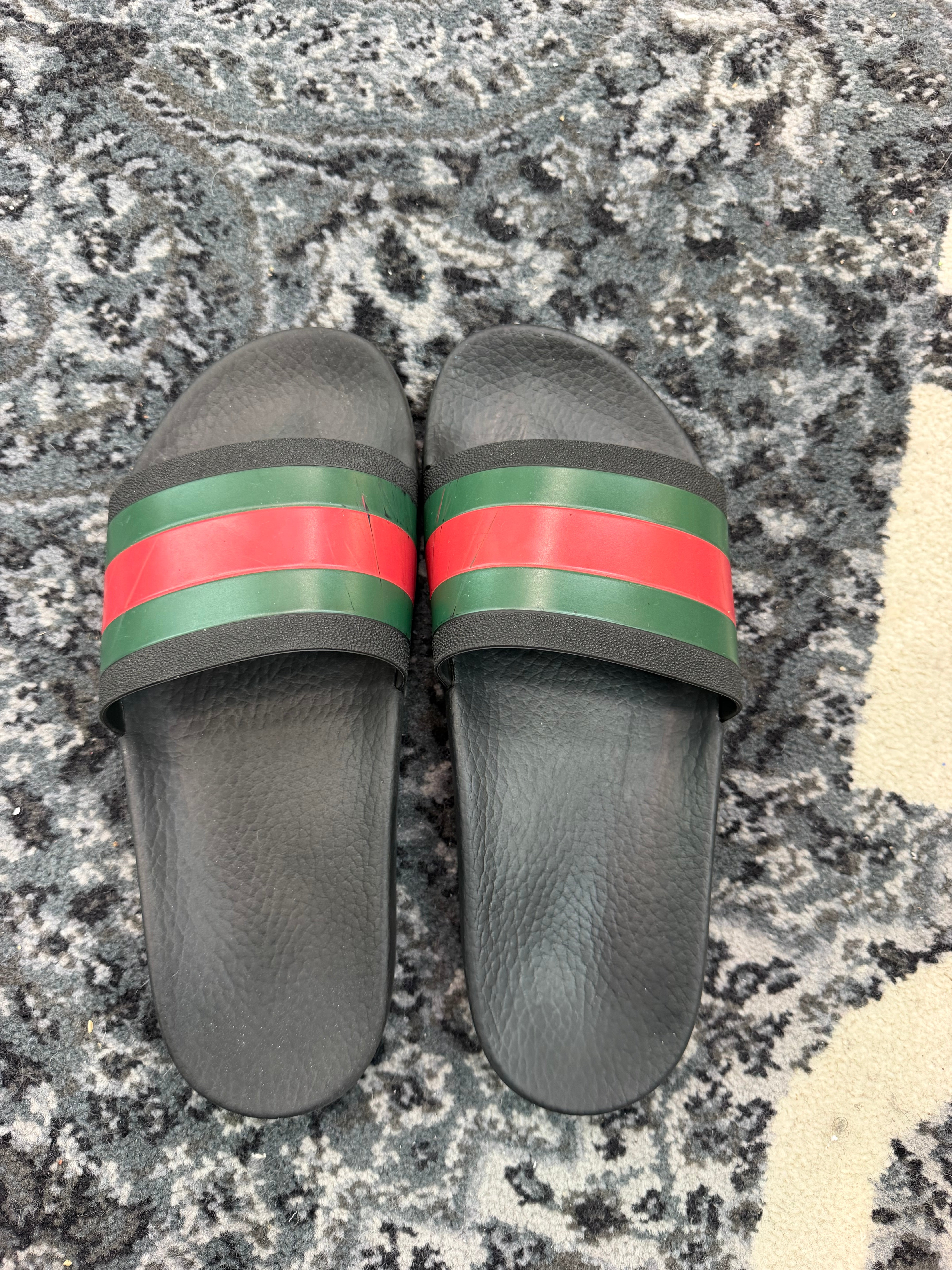 Gucci Pursuit Pool Slides “Black”
