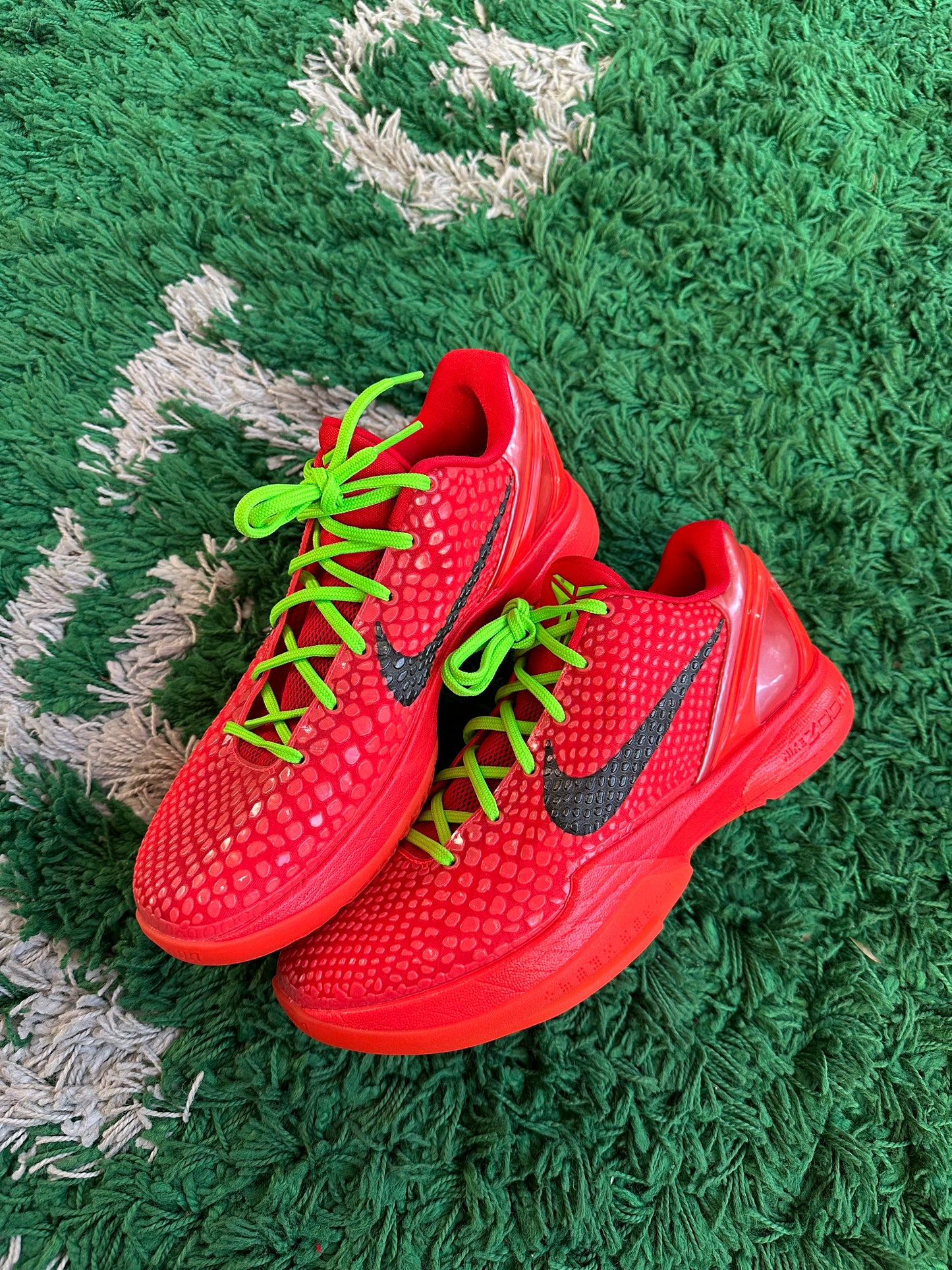 Kobe 6 Protro “Reverse Grinch”
