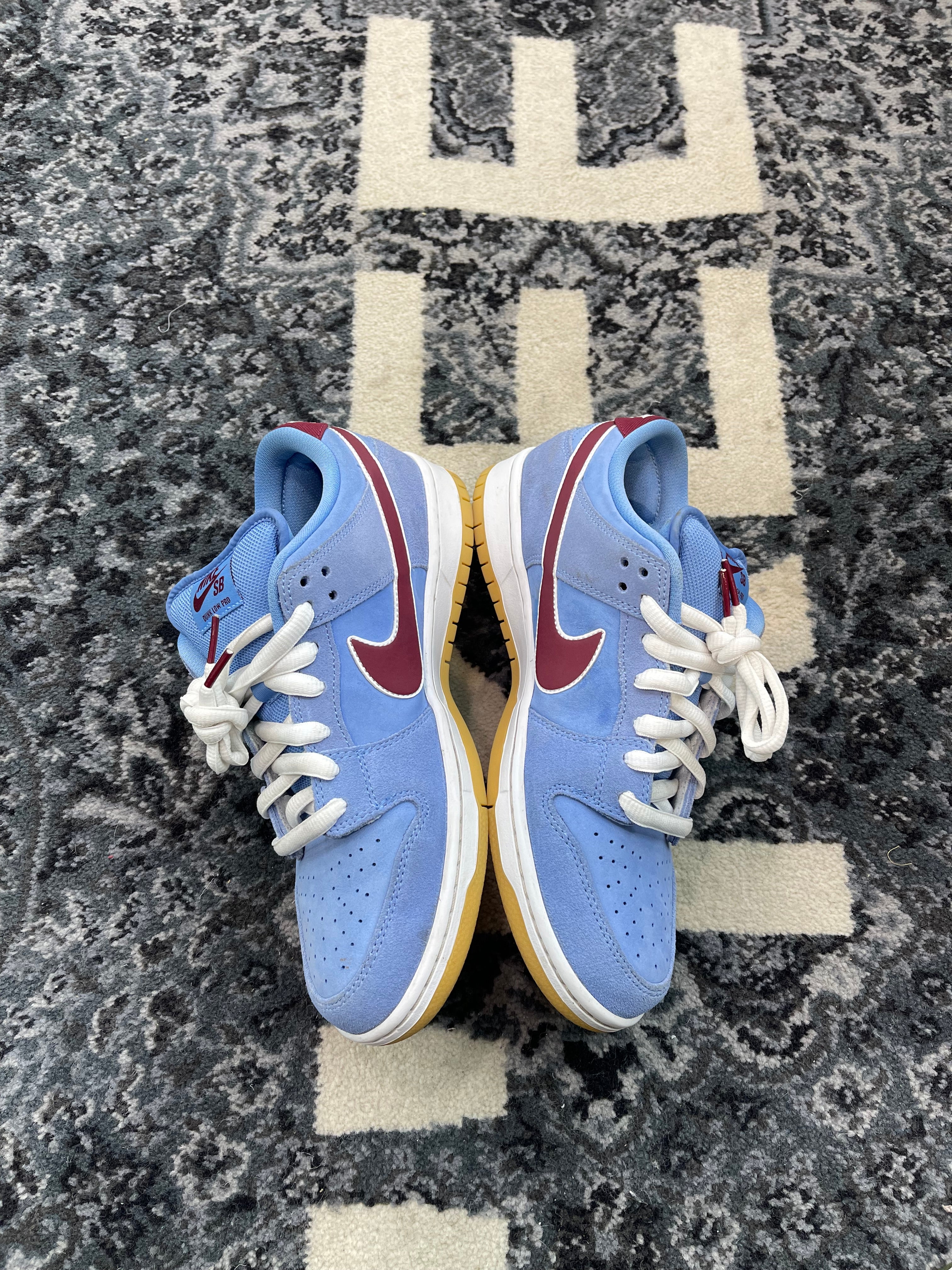 Nike SB Dunk Low “Phillies”