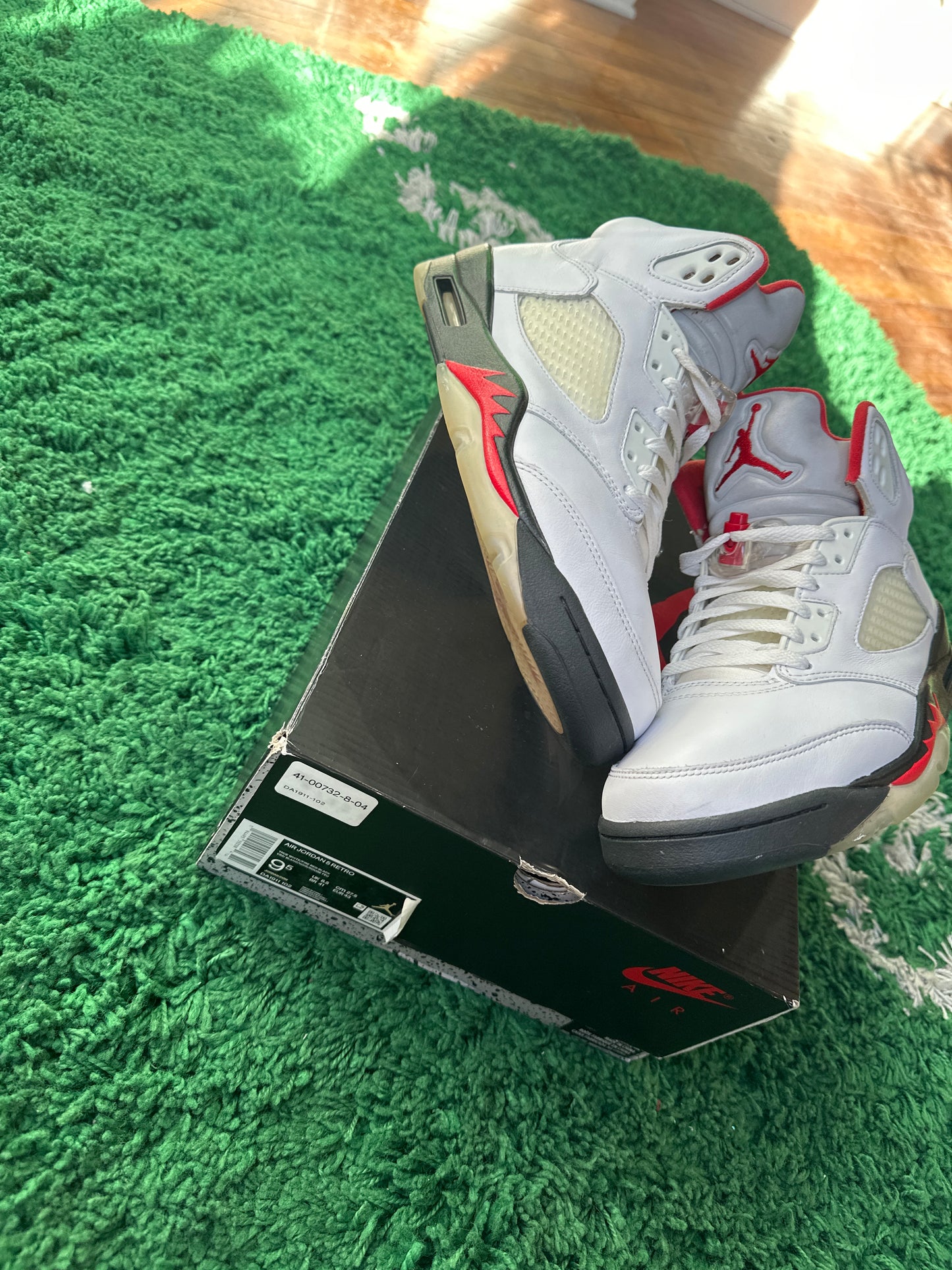 Jordan 5 “Fire Red”