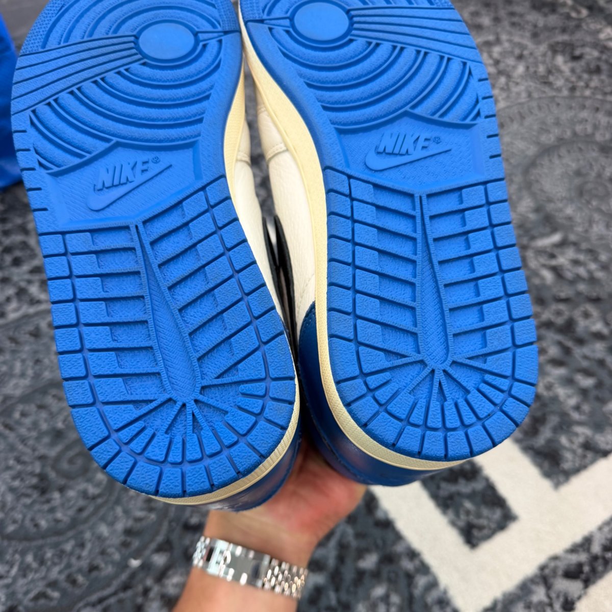 Jordan 1 Retro High OG SP Fragment x Travis Scott - box