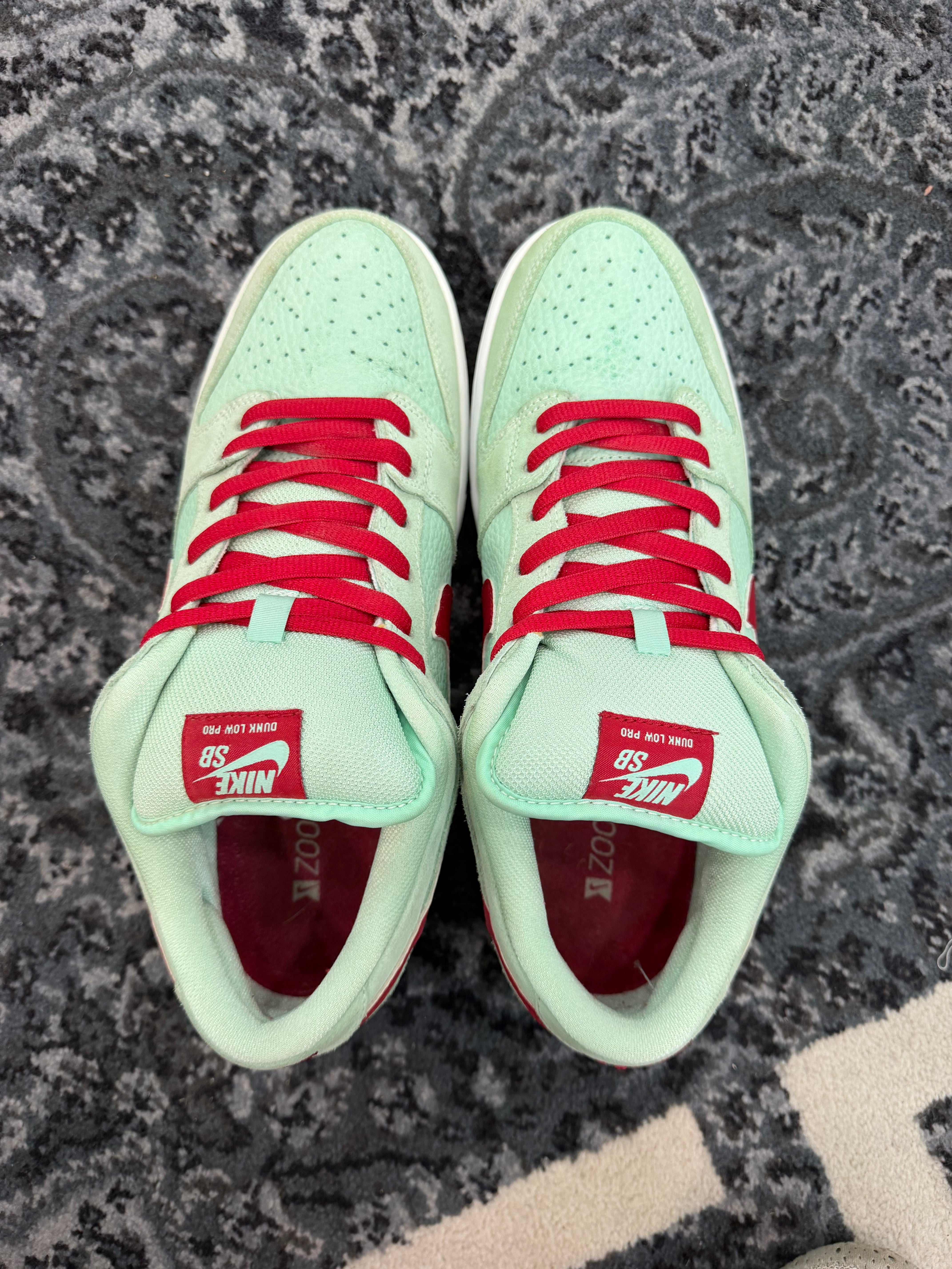 Nike Dunk Low SB “Mint Green Gym Red”