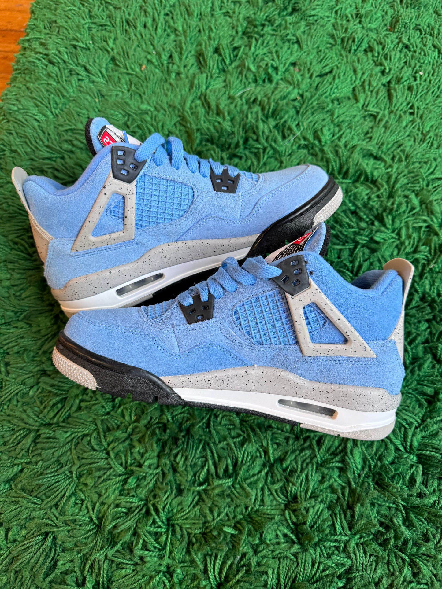 Jordan 4 “University Blue”