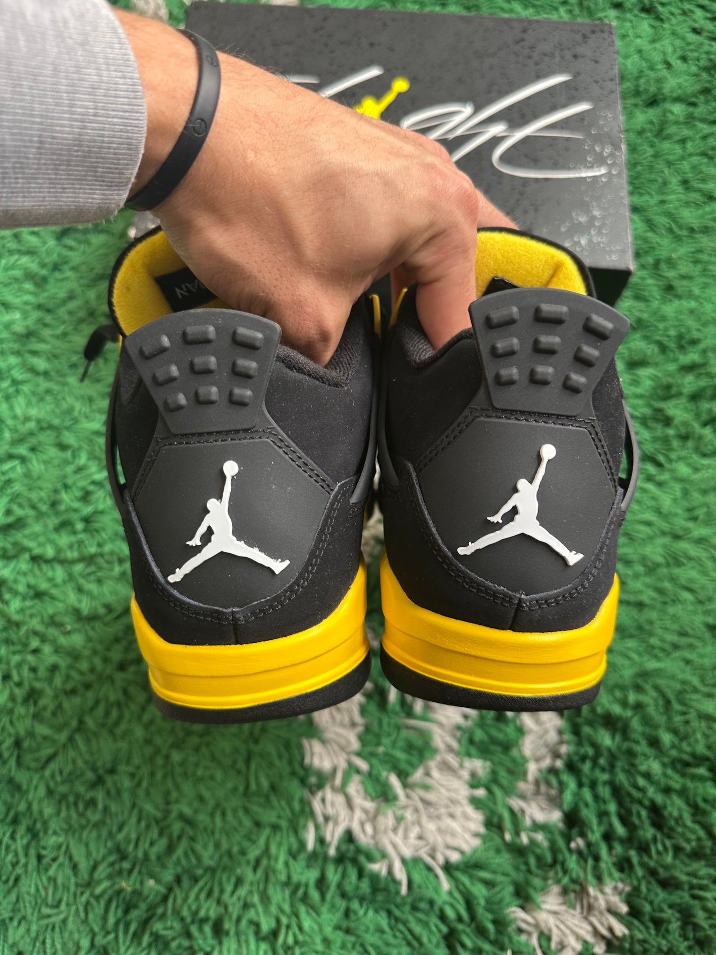 Jordan 4 “Thunder”