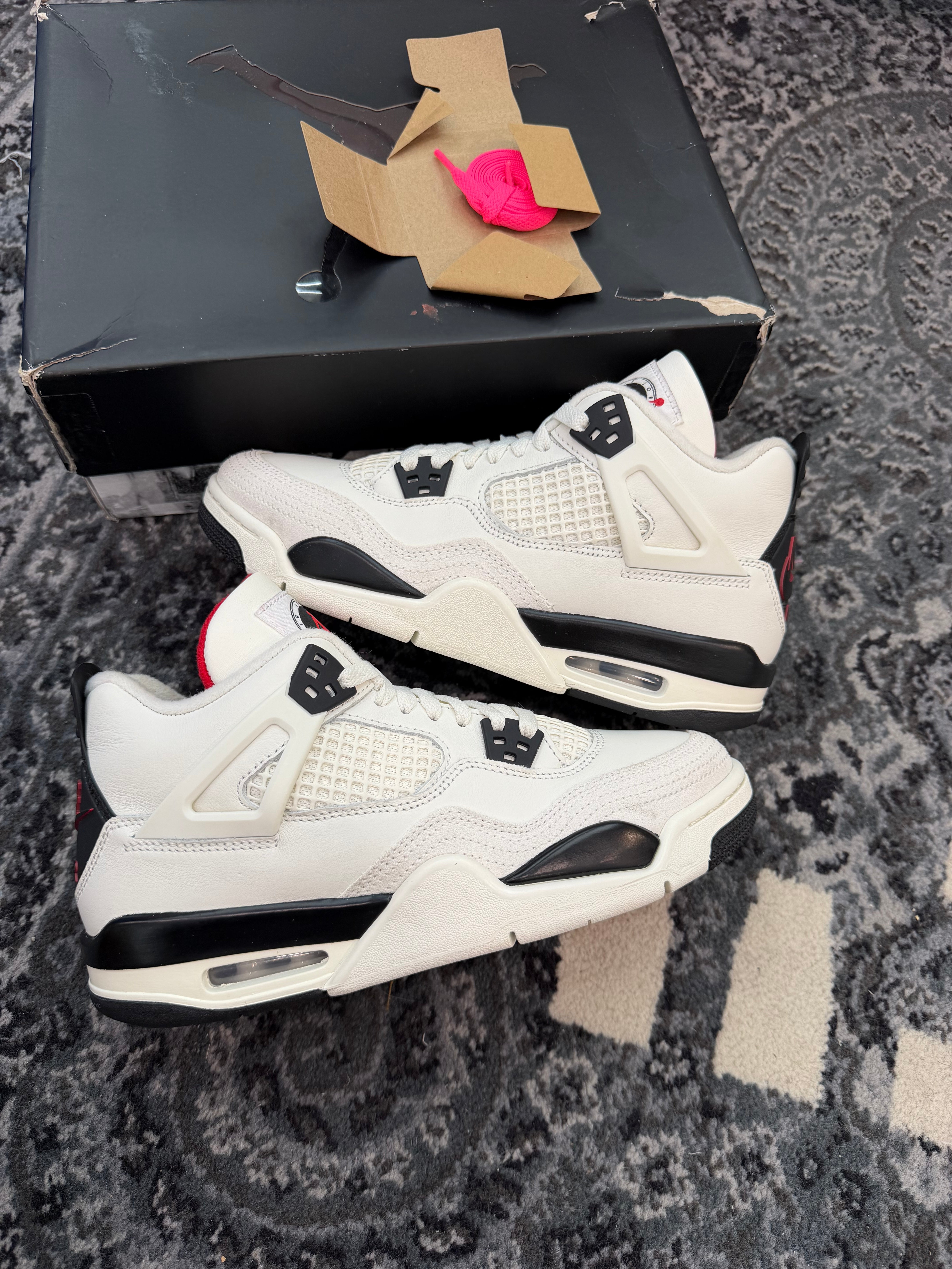 Jordan 4 “Flight Club”