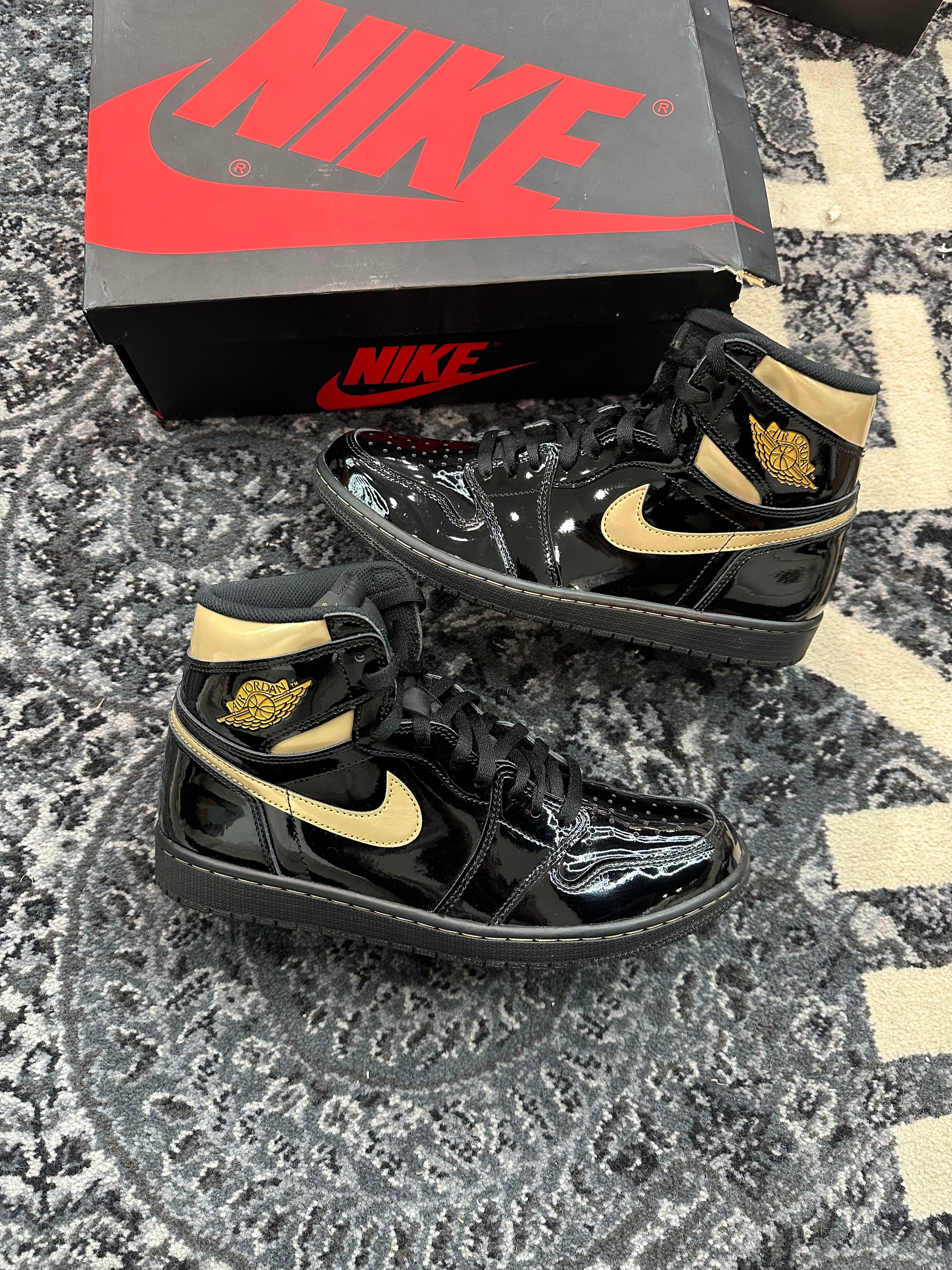 Jordan 1 High “Black Metallic Gold”