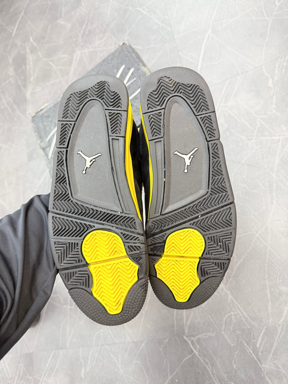 Jordan 4 Thunder (2023)
