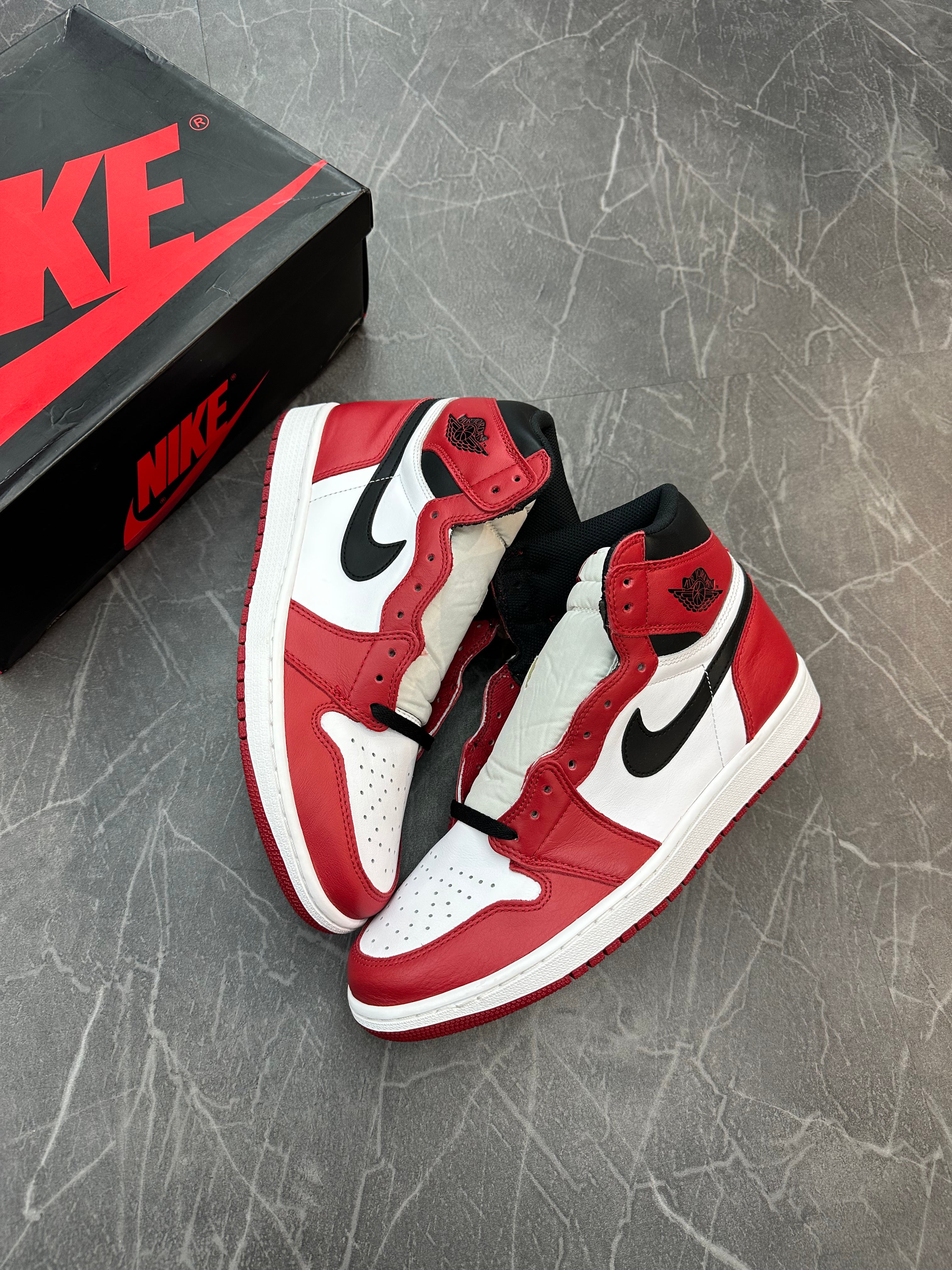 Jordan 1 High “Chicago” (2015)