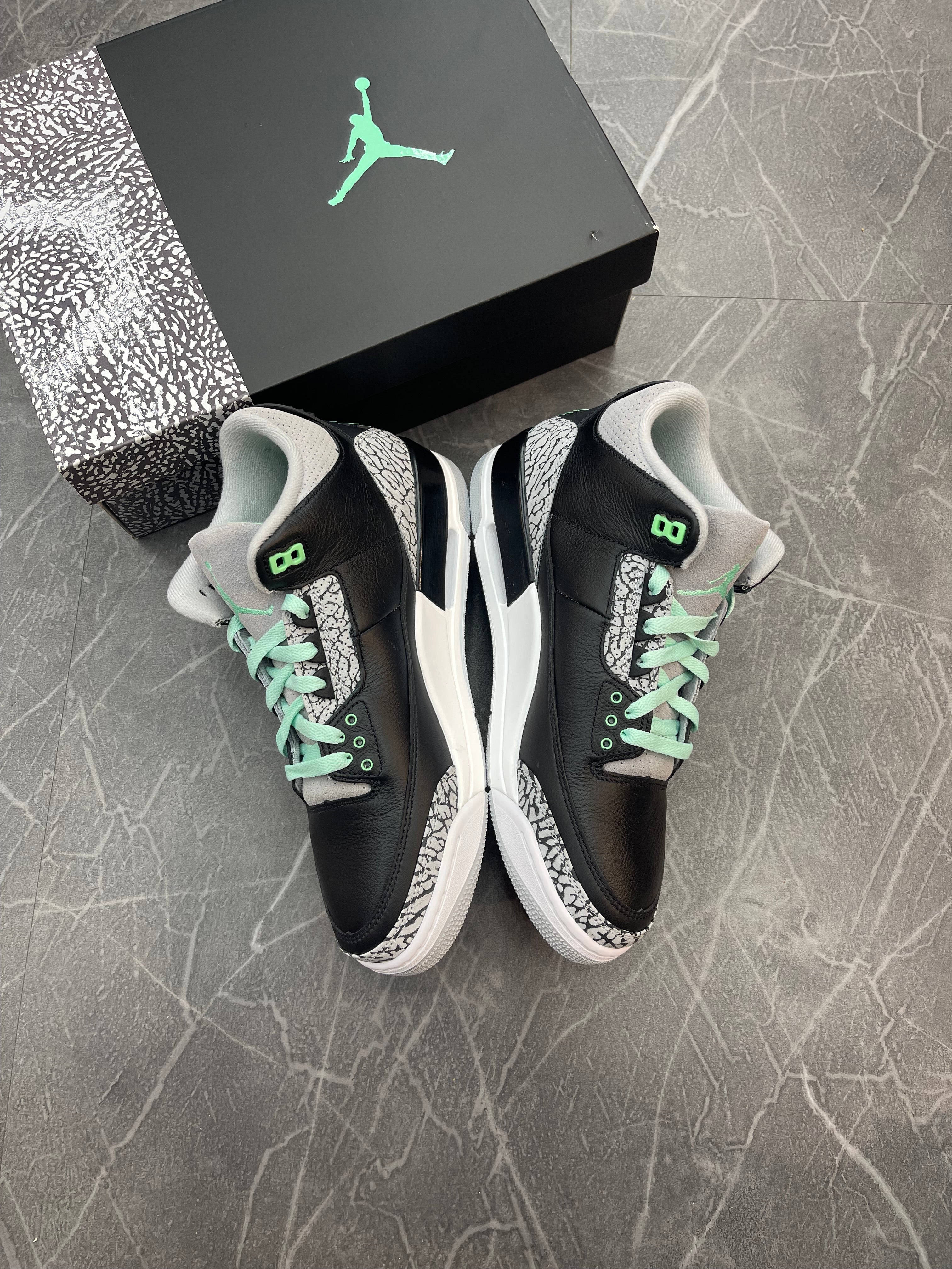 Jordan 3 “Green Glow”
