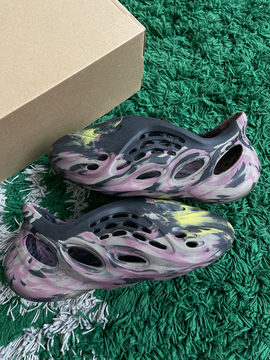 Yeezy Foam Runner “MX Carbon”