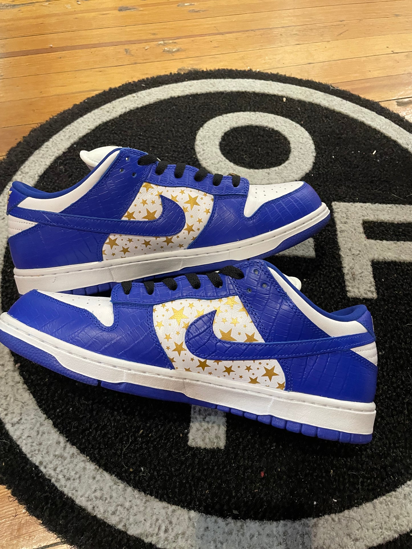 Nike SB Dunk Low  “Supreme Stars”