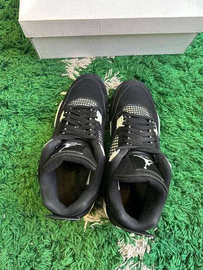 Jordan 4 “White Thunder”