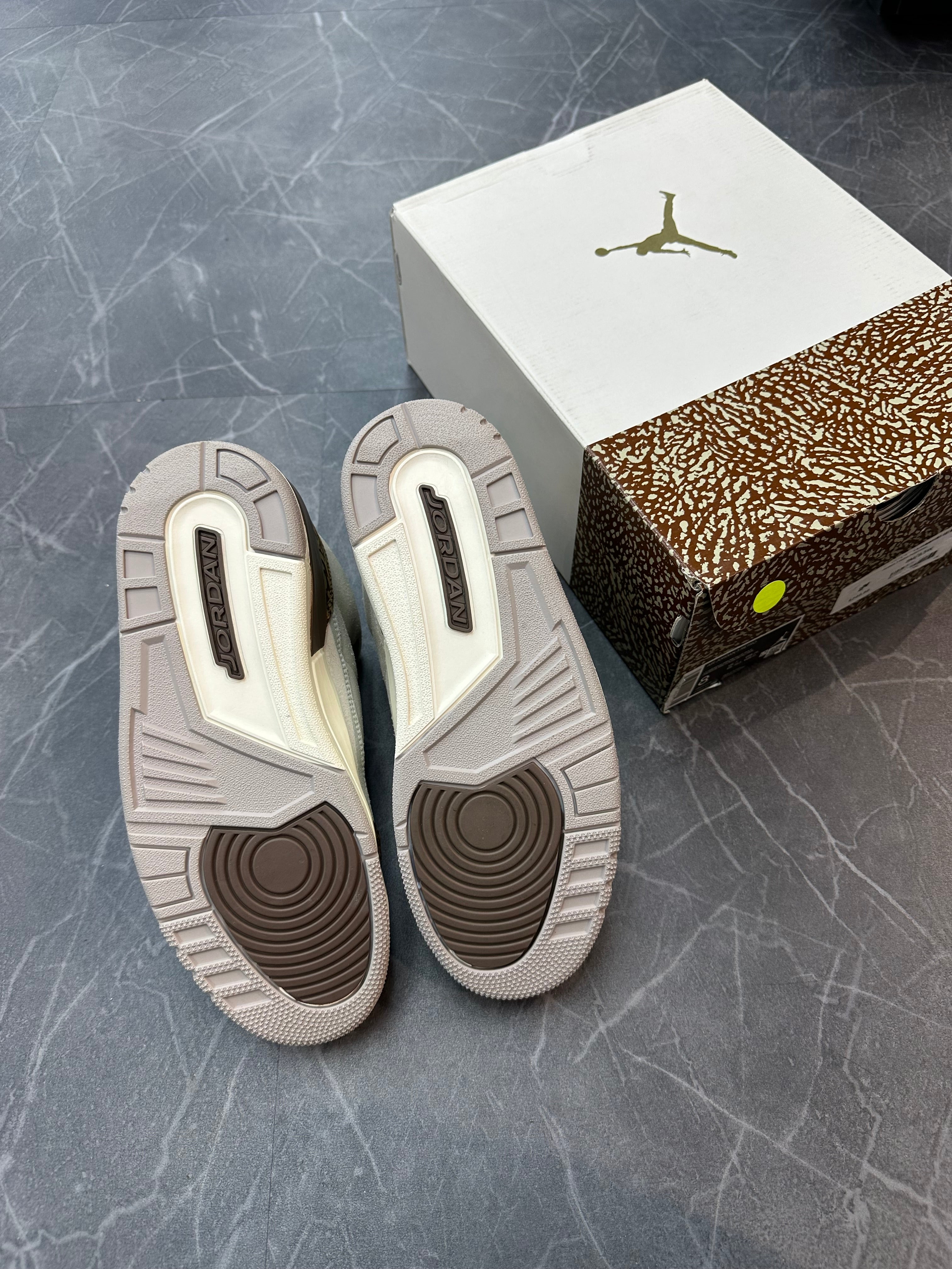 Jordan 3 “Palomino”