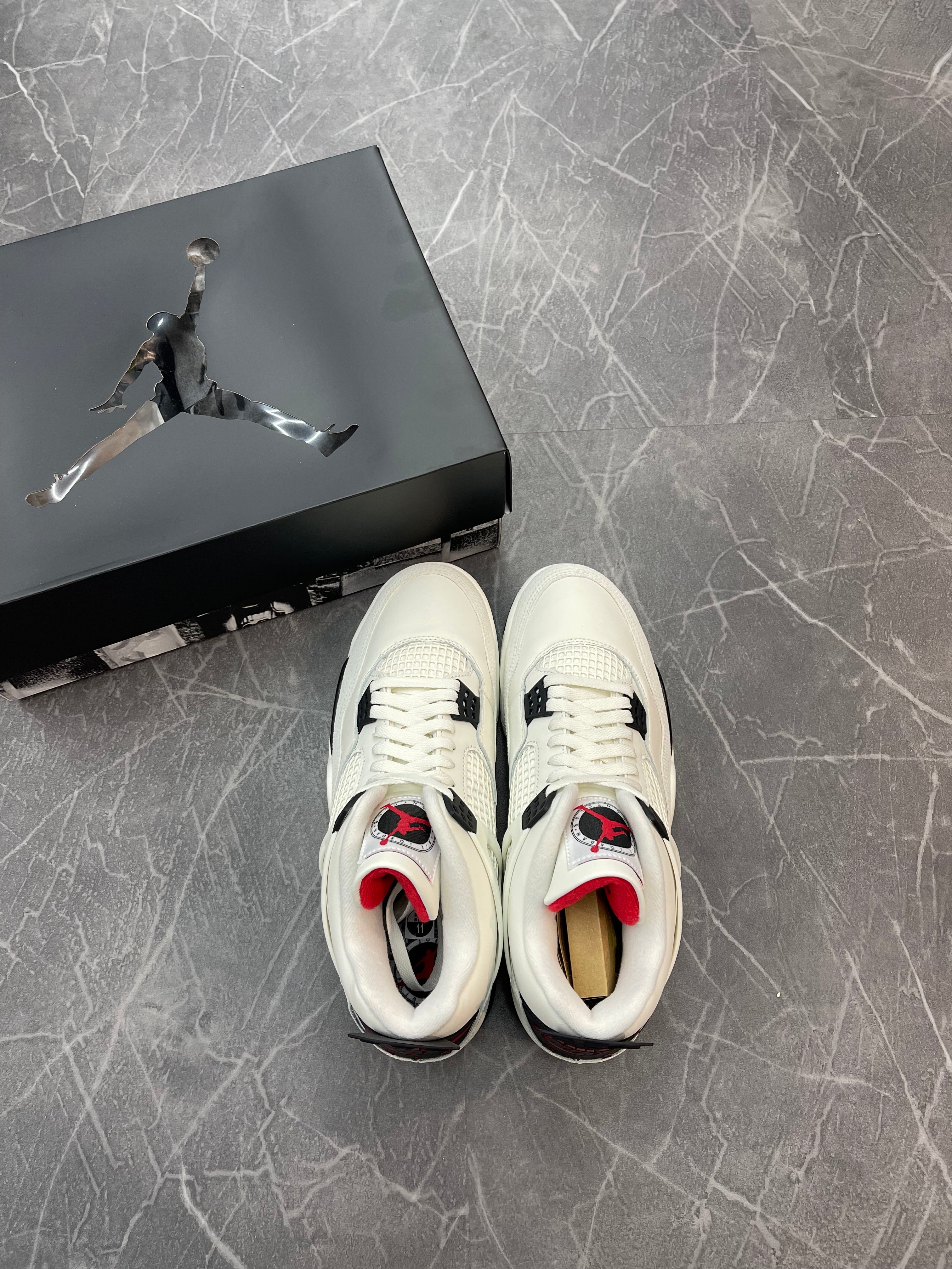 Jordan 4 “Flight Club”