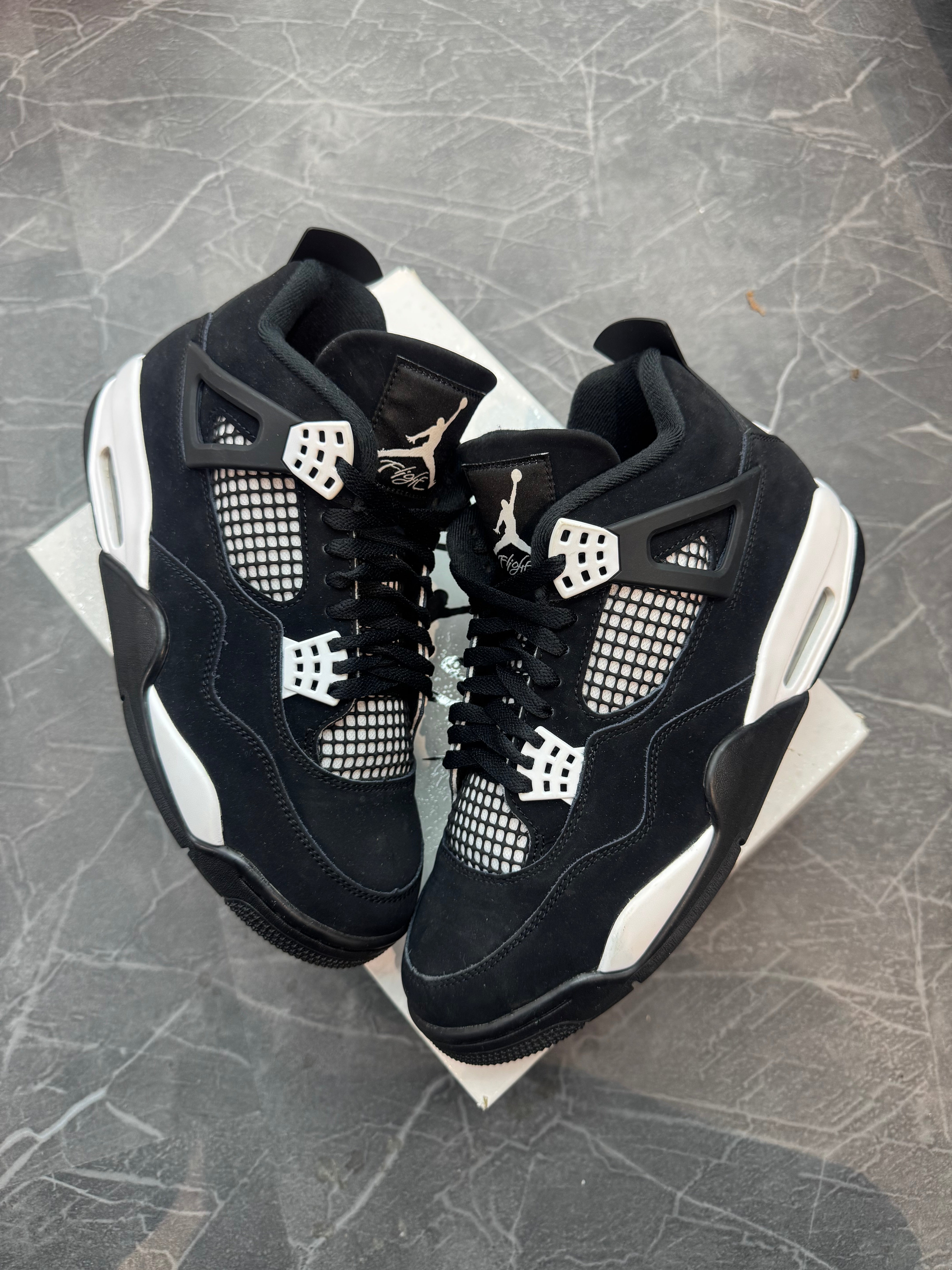 Jordan 4 “White Thunder”