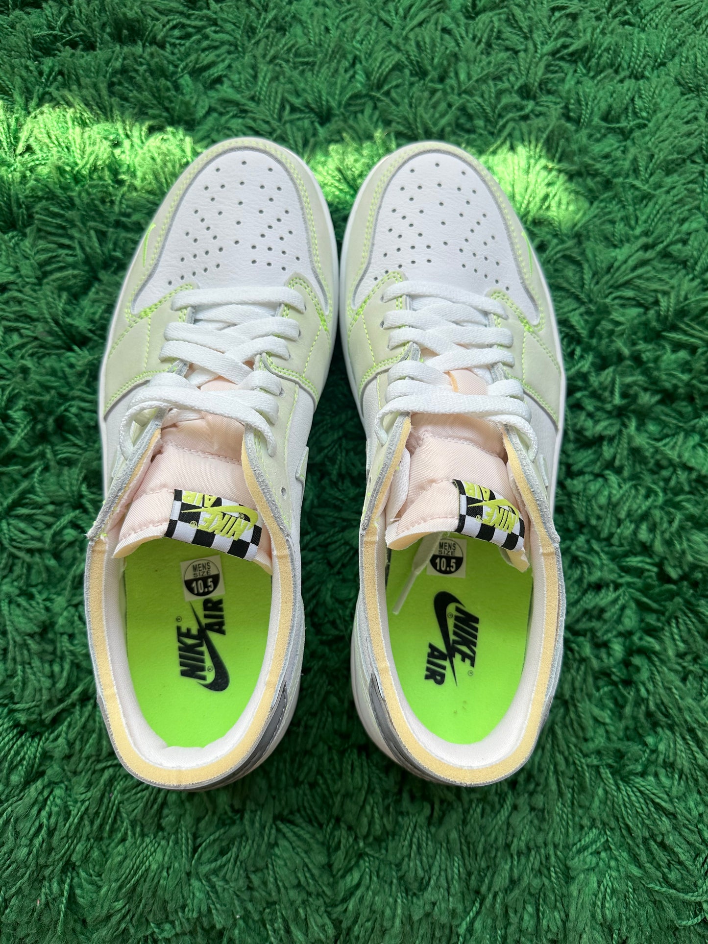 Jordan 1 Low “Ghost Green”