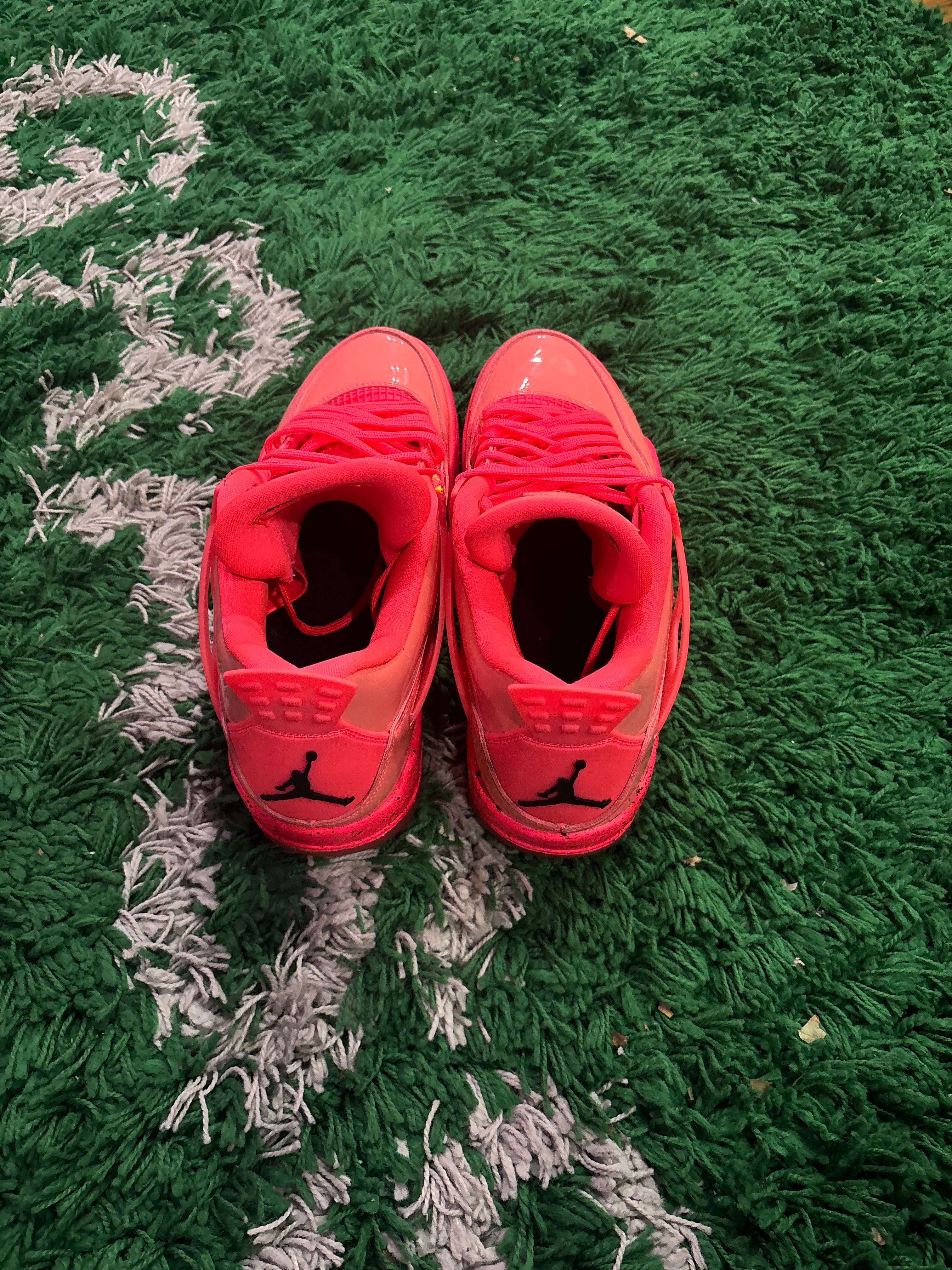 Jordan 4 “Hot Punch”