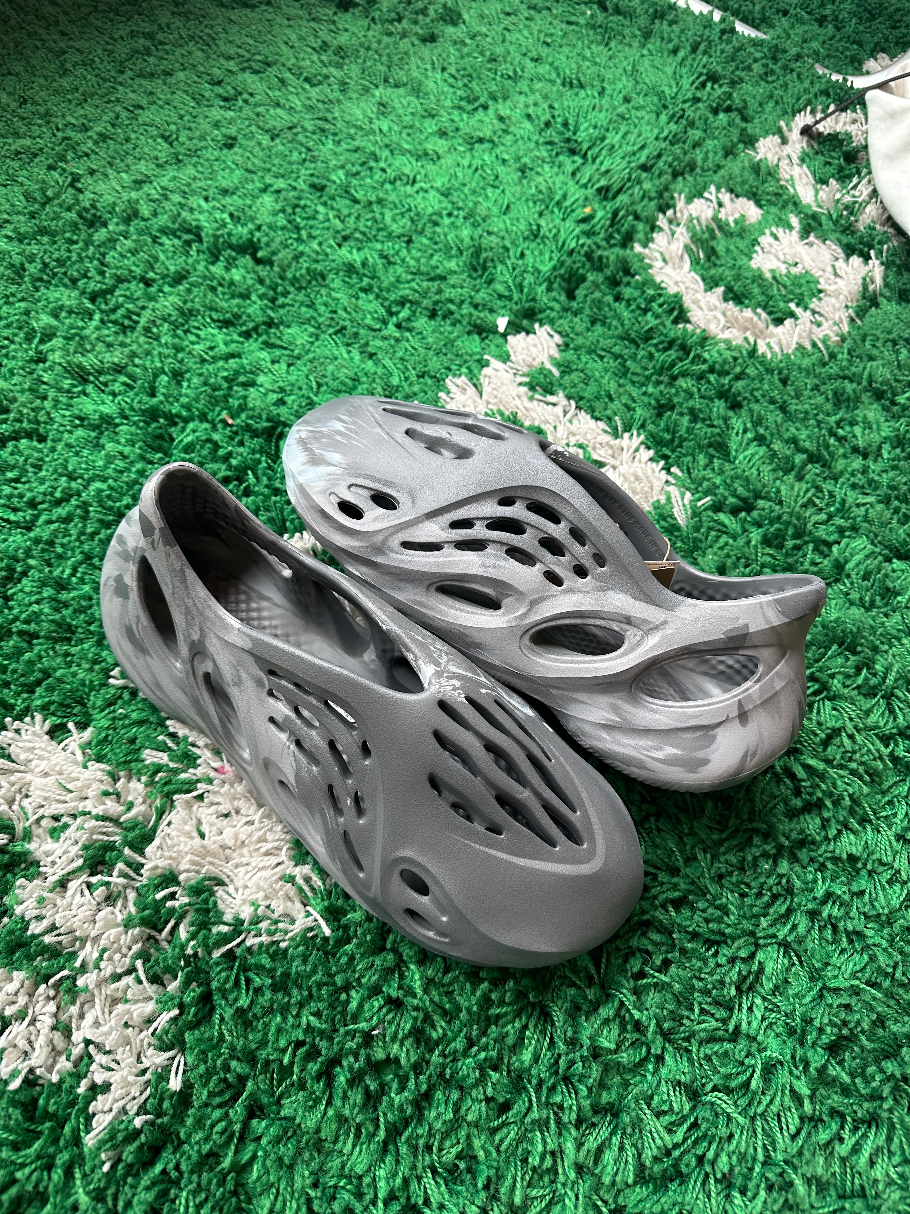 Yeezy Foam Runner “MX Granite”