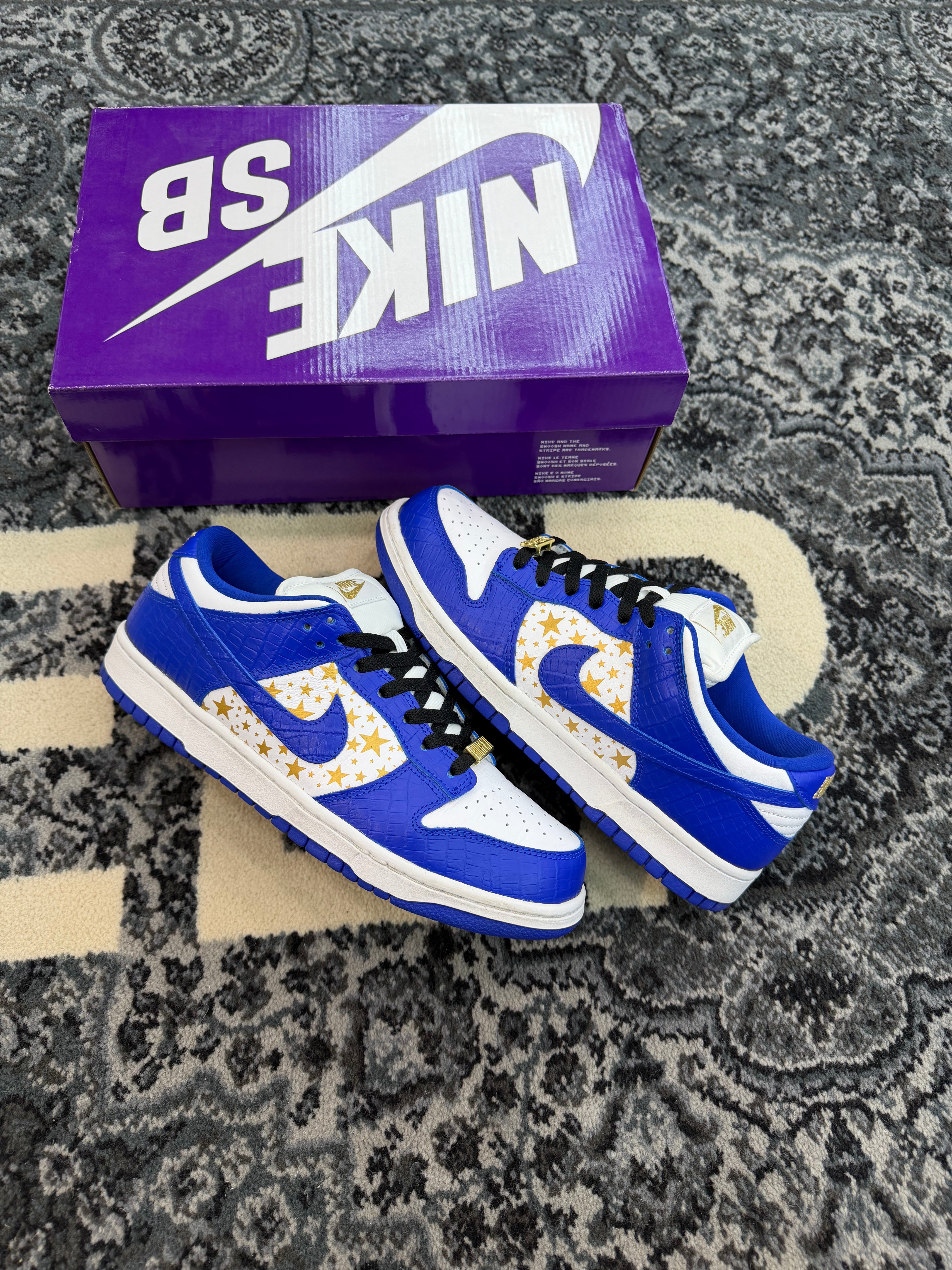 Nike SB Dunk Low x Supreme Stars “Hyper Royal”