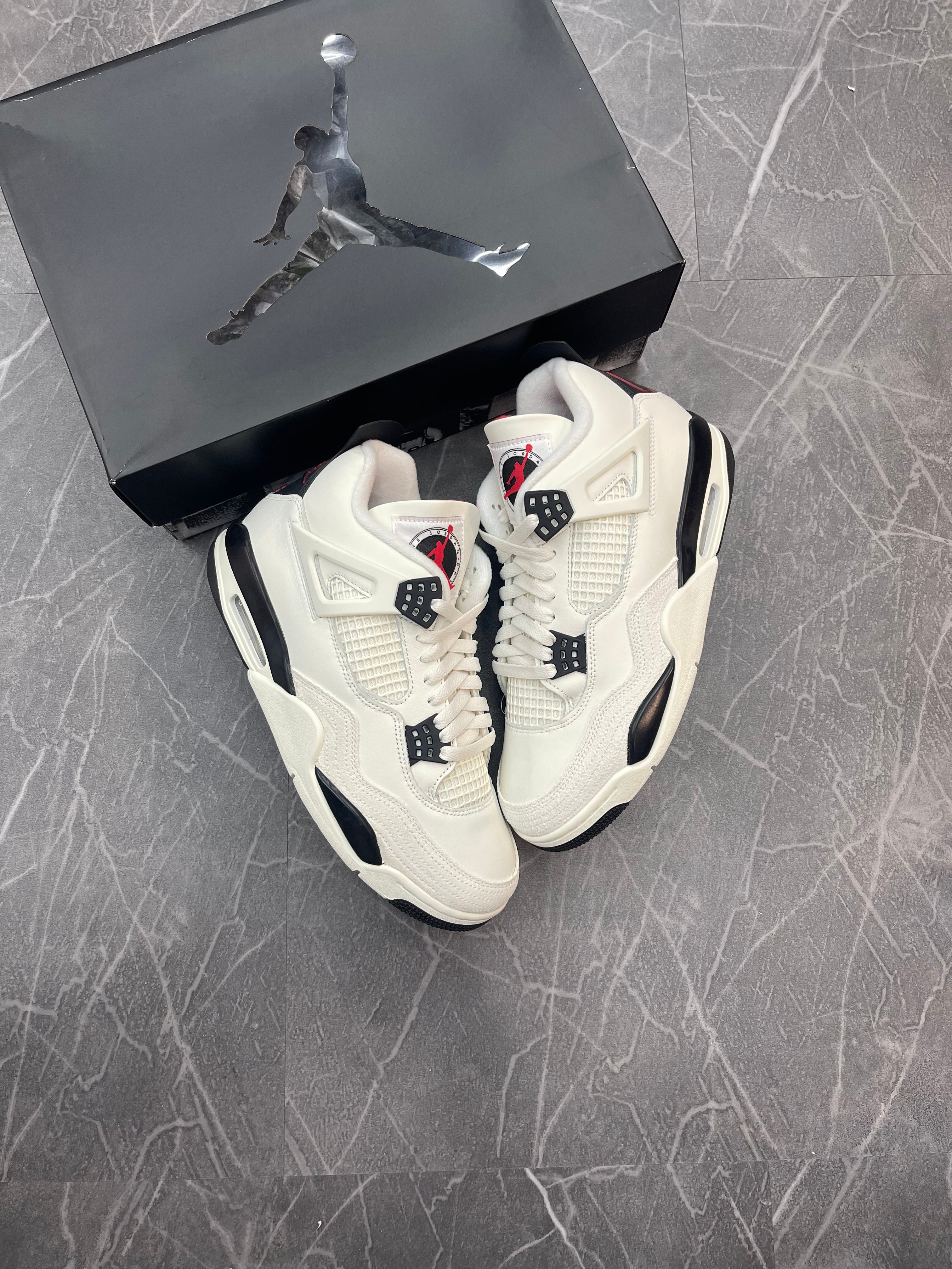 Jordan 4 “Flight Club”