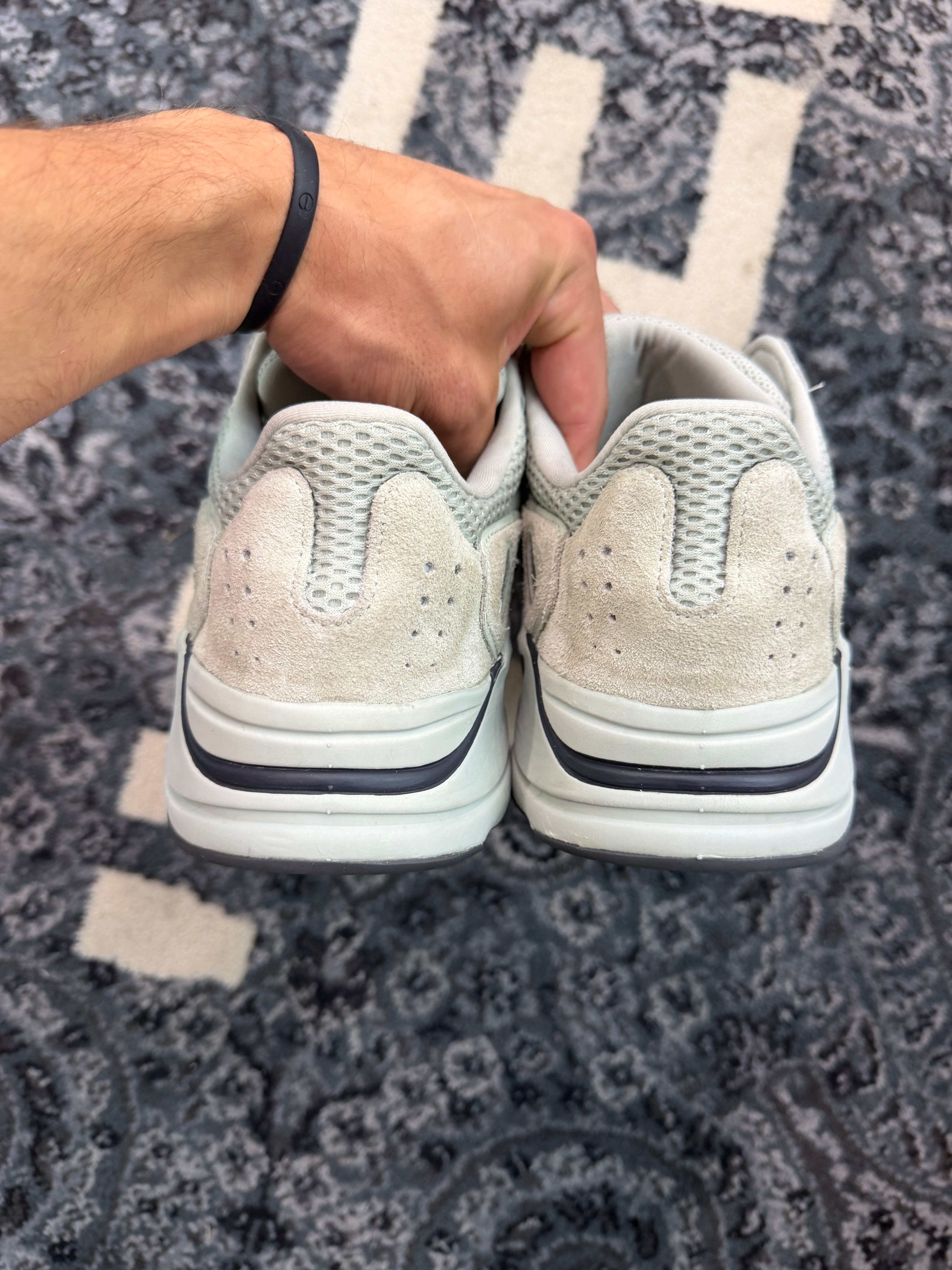 Yeezy 700 “Salt”