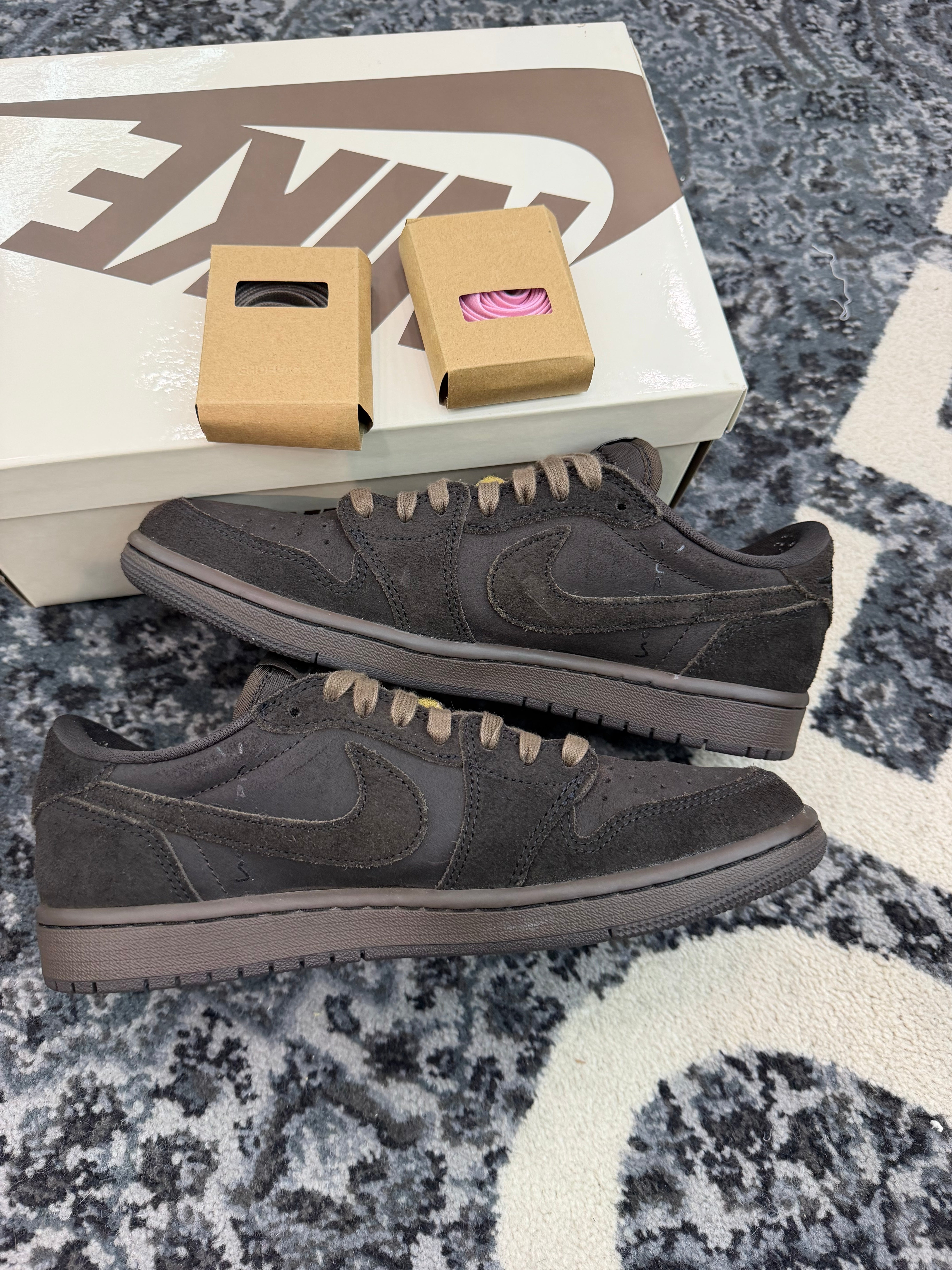 Jordan 1 Low x Travis Scott “Velvet Brown”