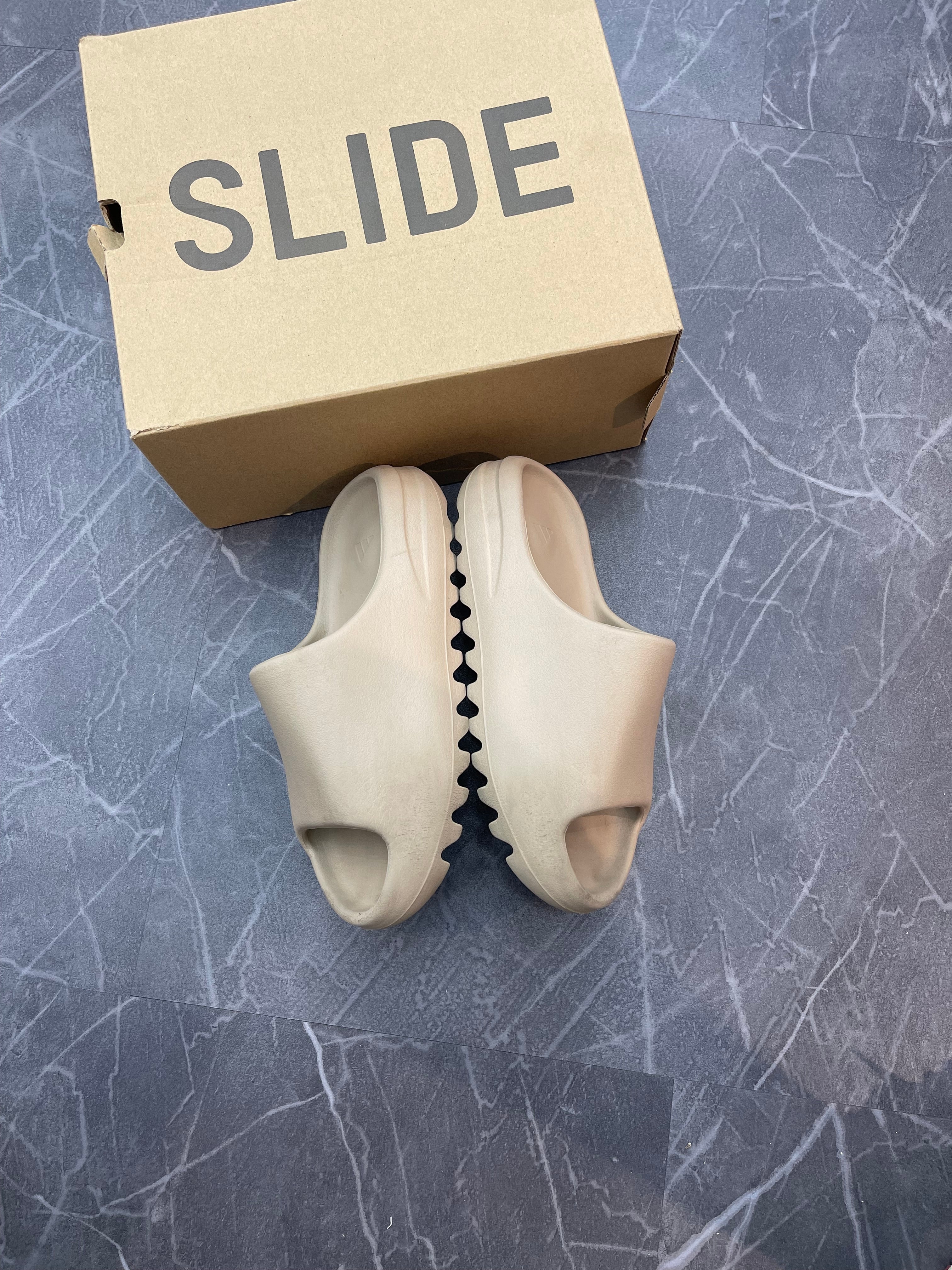Yeezy Slide “Pure”