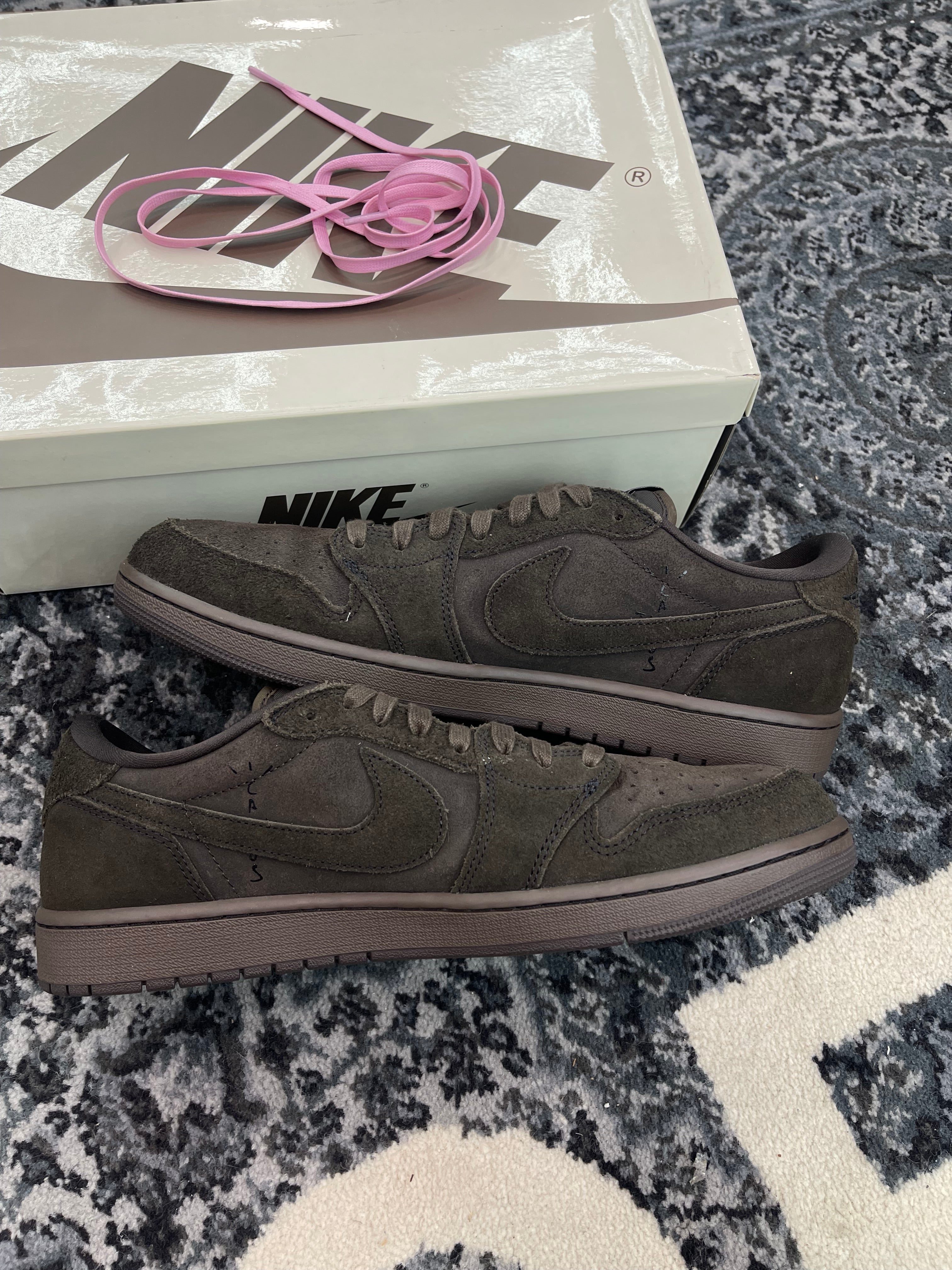 Jordan 1 Low x Travis Scott “Velvet Brown”
