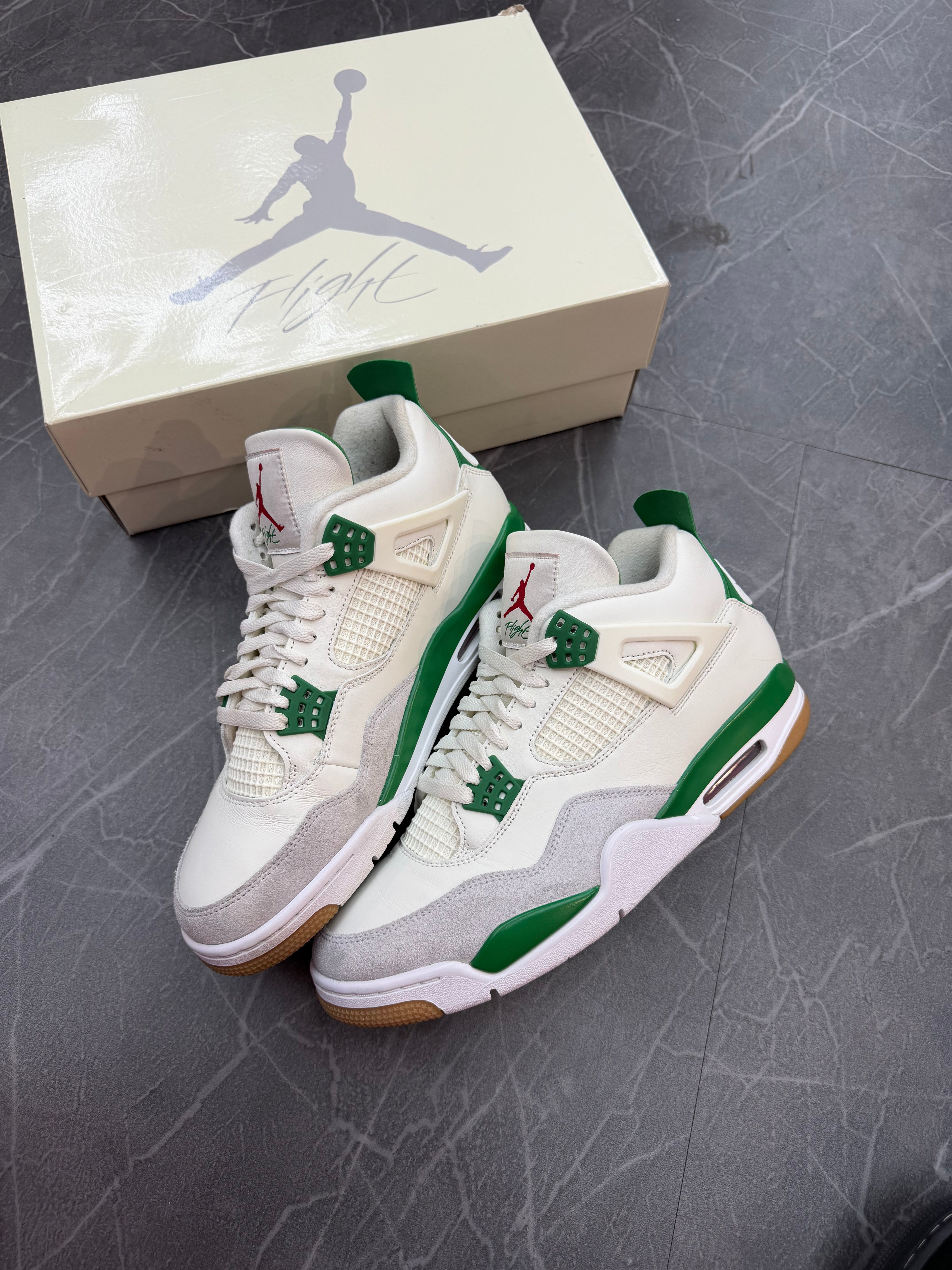 Jordan 4 x SB “Pine Green”