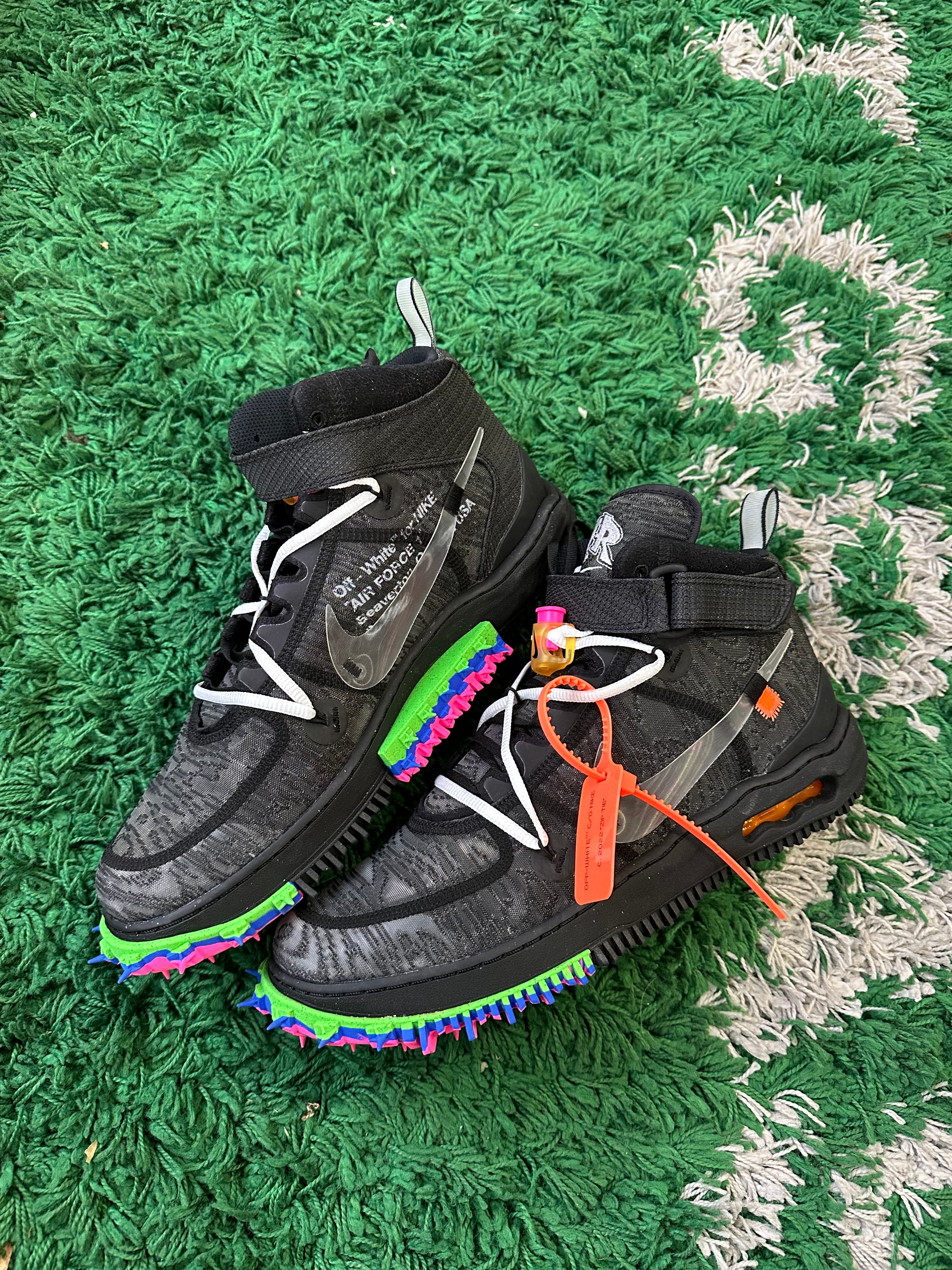 Off-White Air Force 1 Mid “Black”