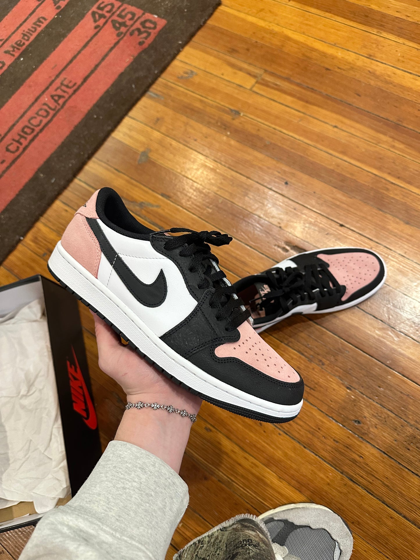 Jordan 1 Low “Bleached Coral”