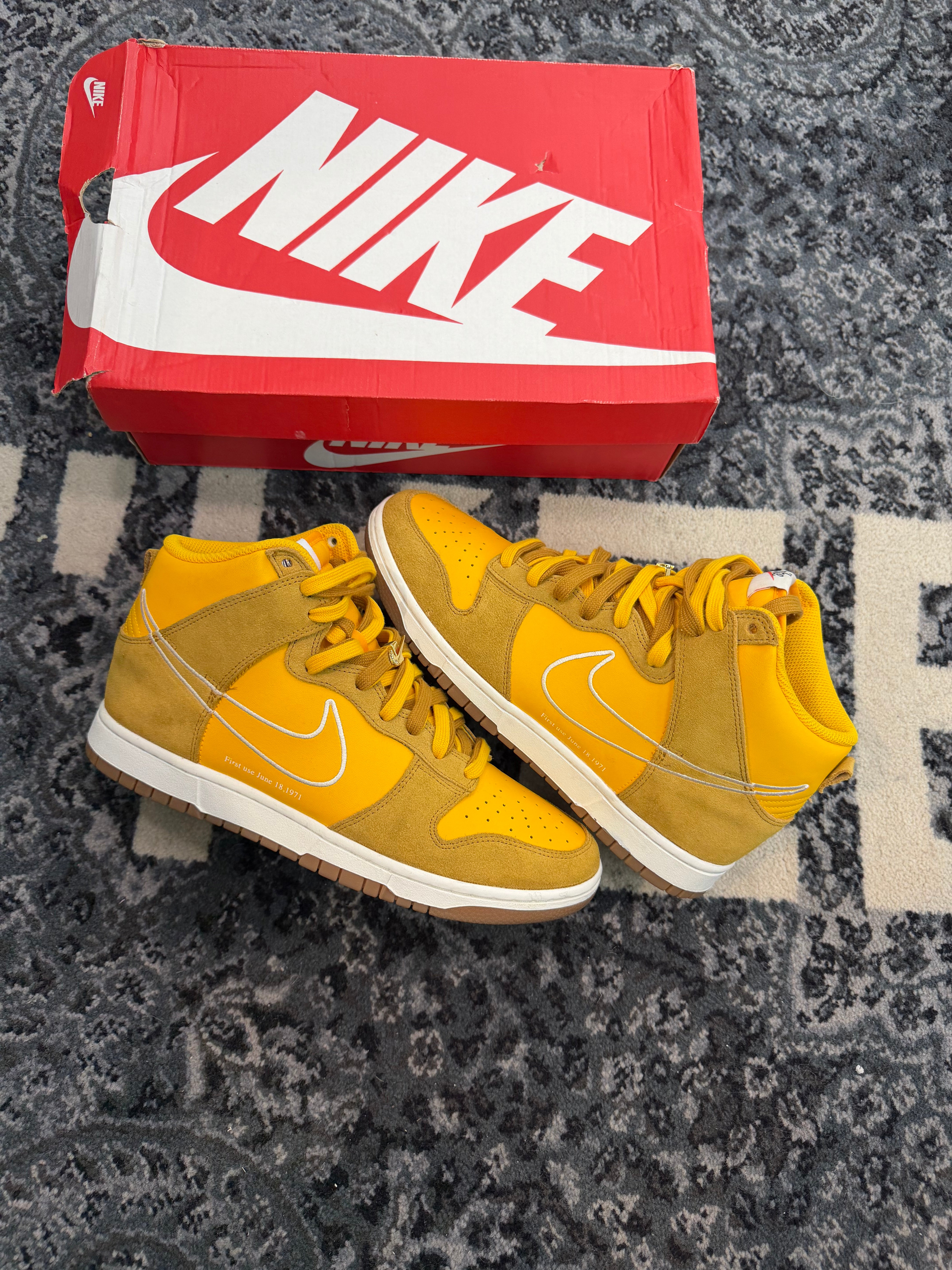 Nike Dunk High “First Use University Gold”