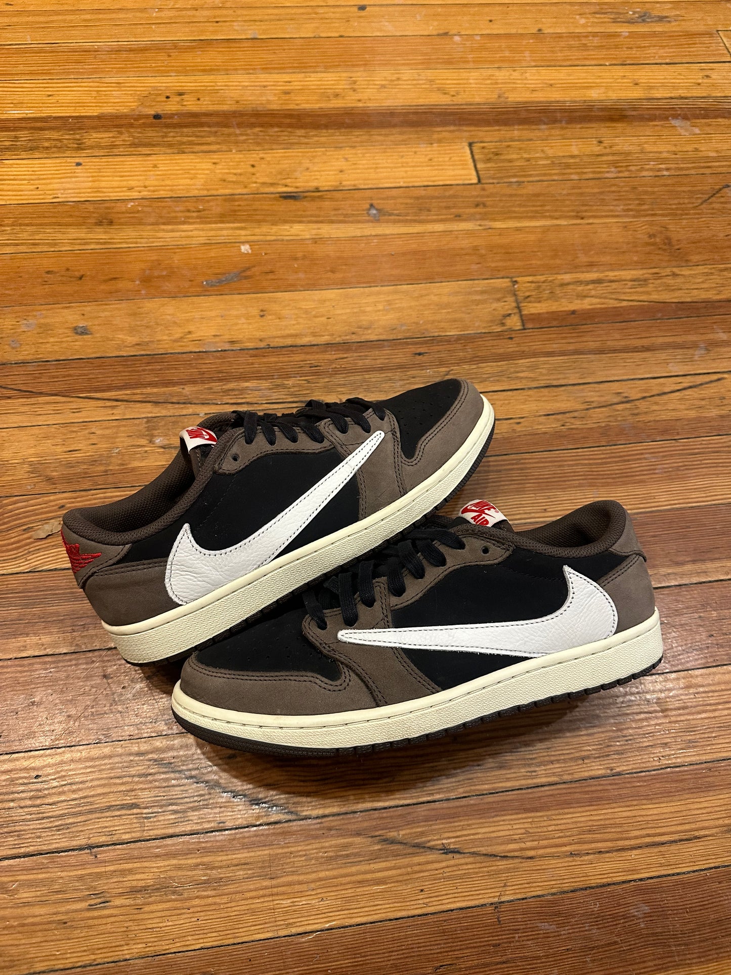 Travis Scott Jordan 1 Low “Mocha”