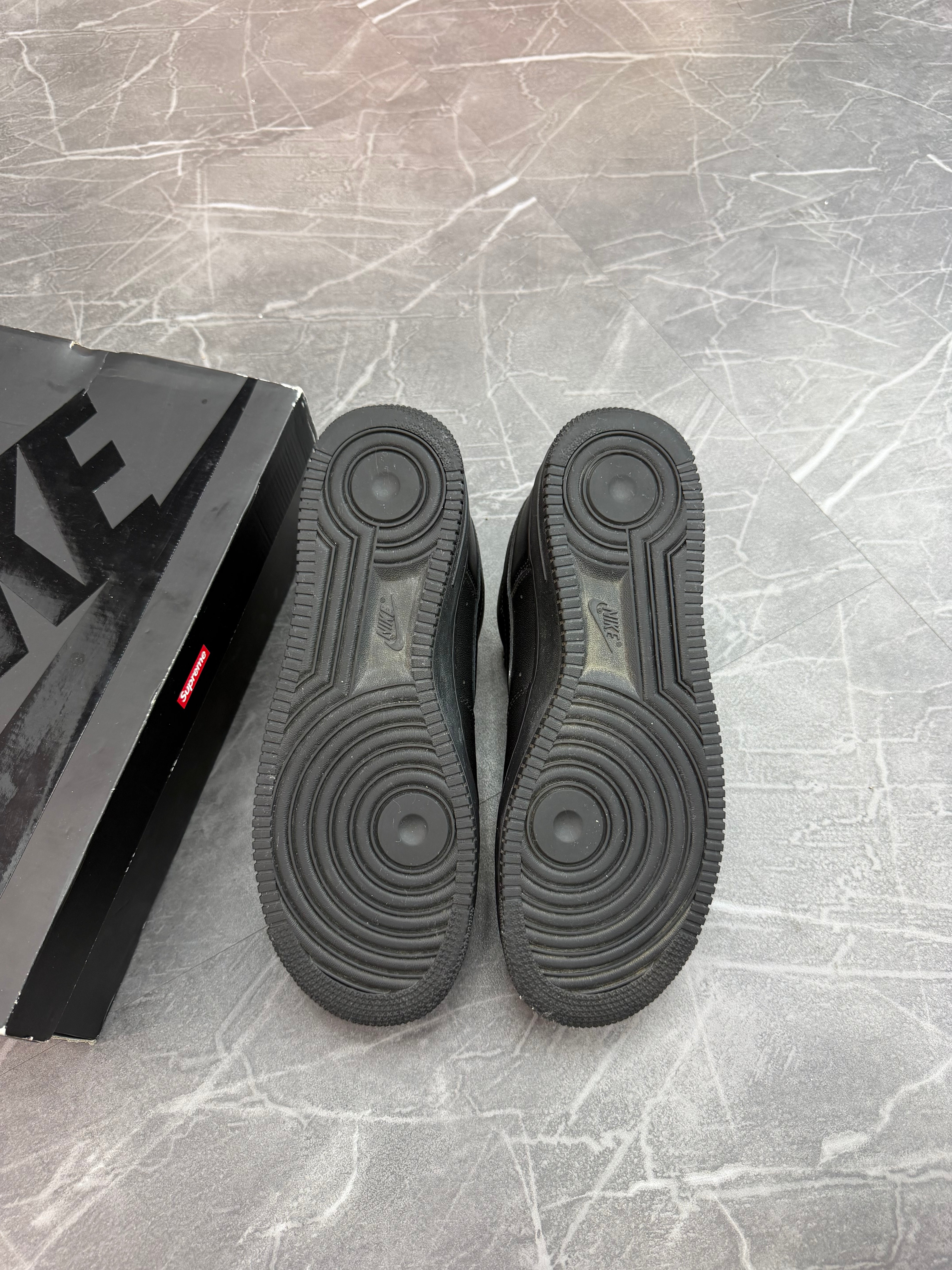 Nike Air Force One x Supreme “Black”
