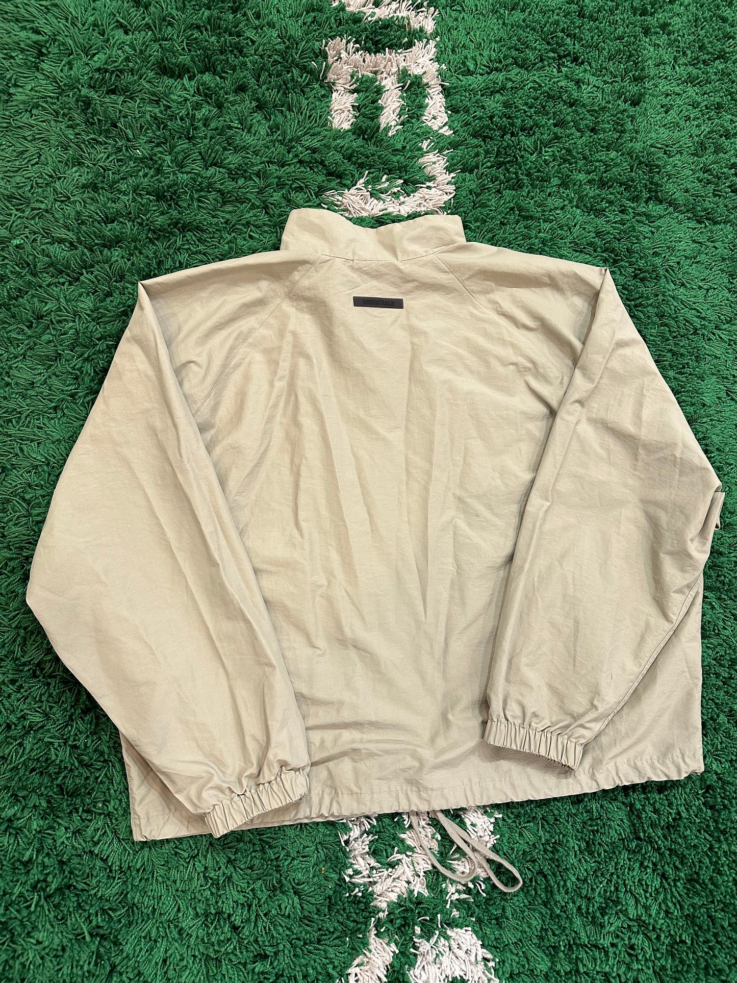 Essentials Windbreaker “Olive”