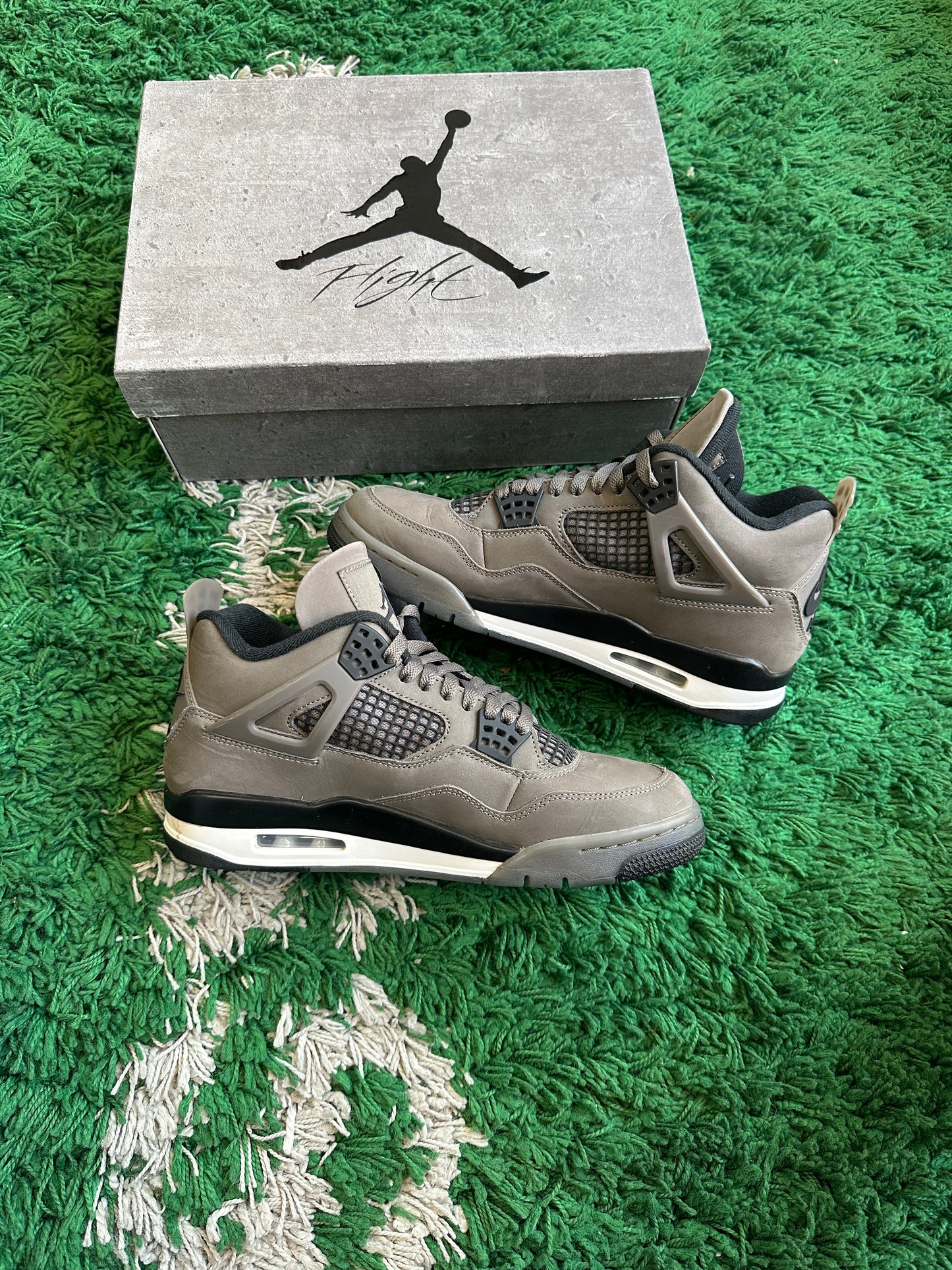 Jordan 4 “Cave stone”