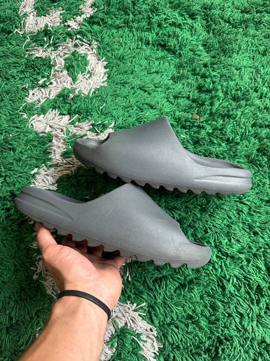 Yeezy Slide “Slate Grey”