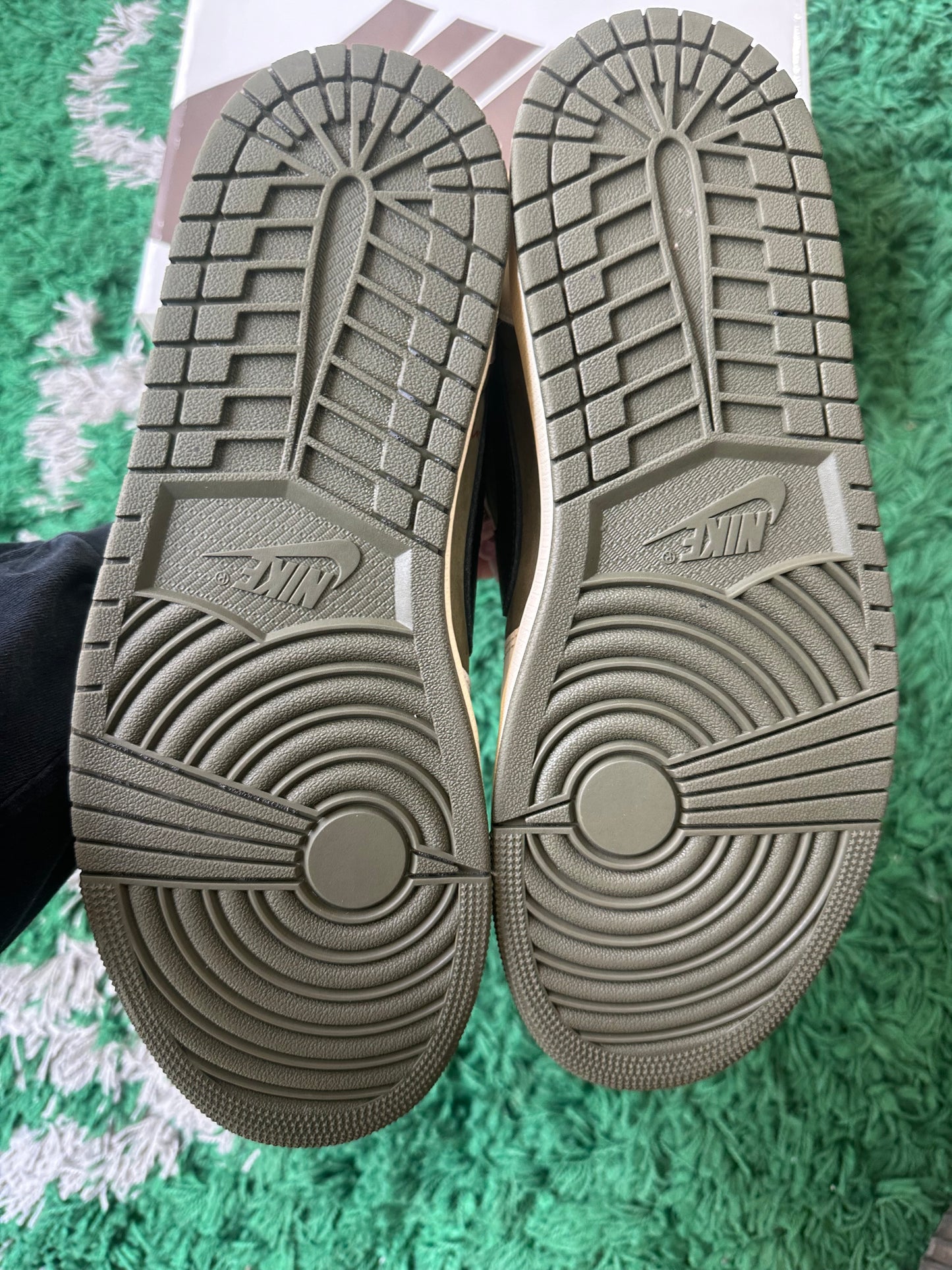 Jordan 1 Low Travis Scott “Medium Olive”