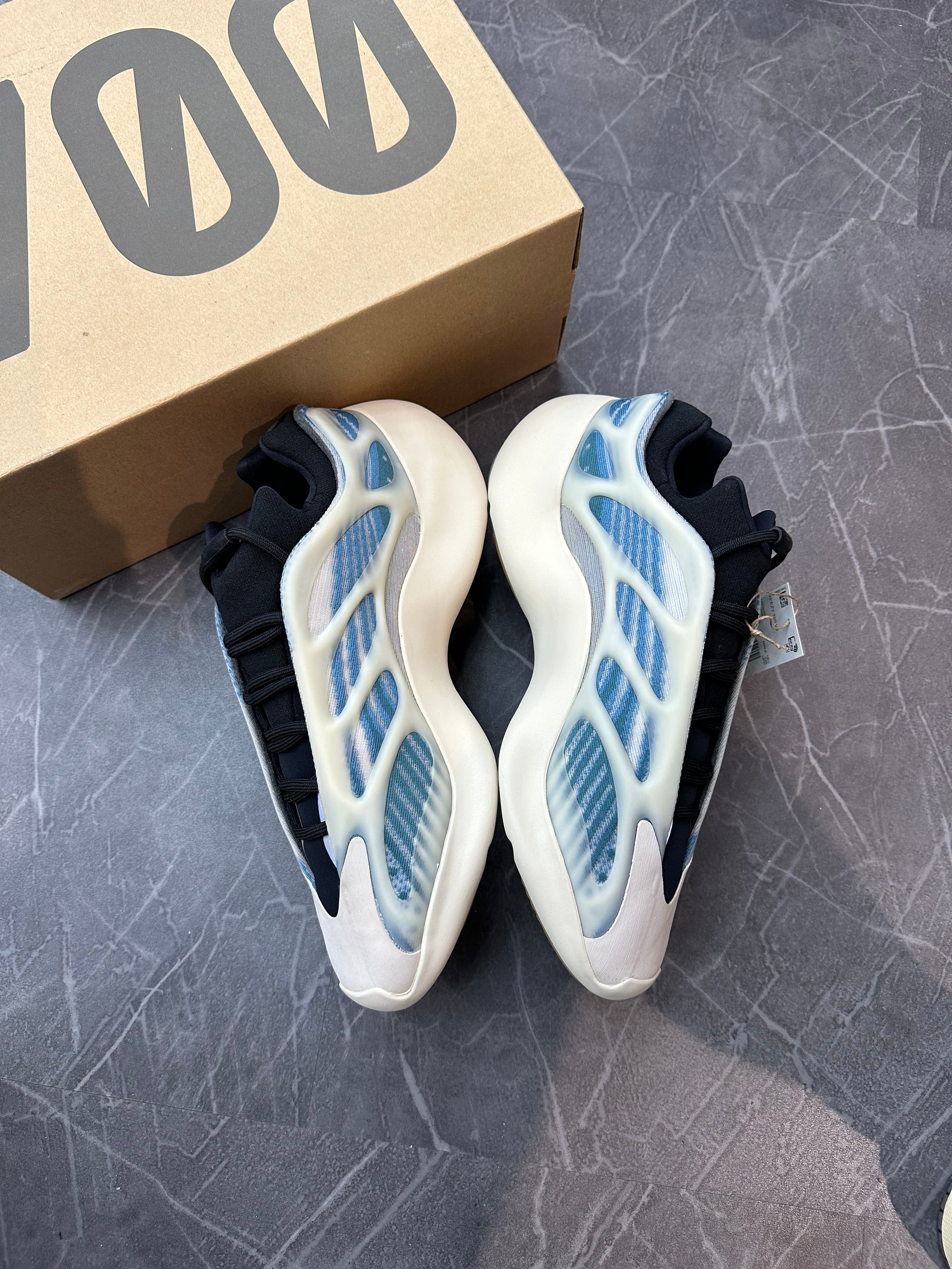Yeezy 700 V3 “Kyanite”