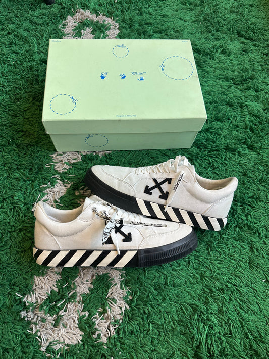 Off White Vulcanized Low “White Black”